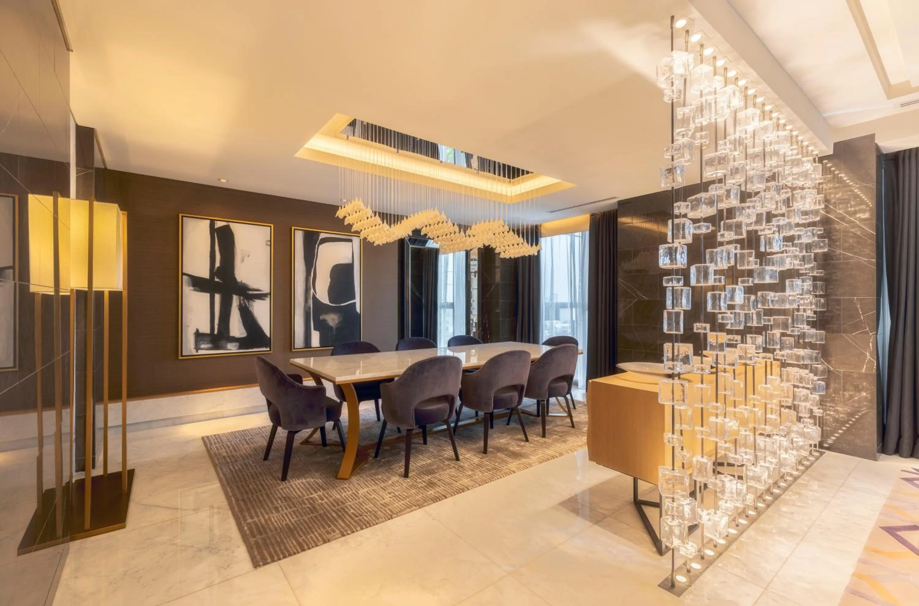 Dining area in Al Bandar Rotana – Dubai Creek