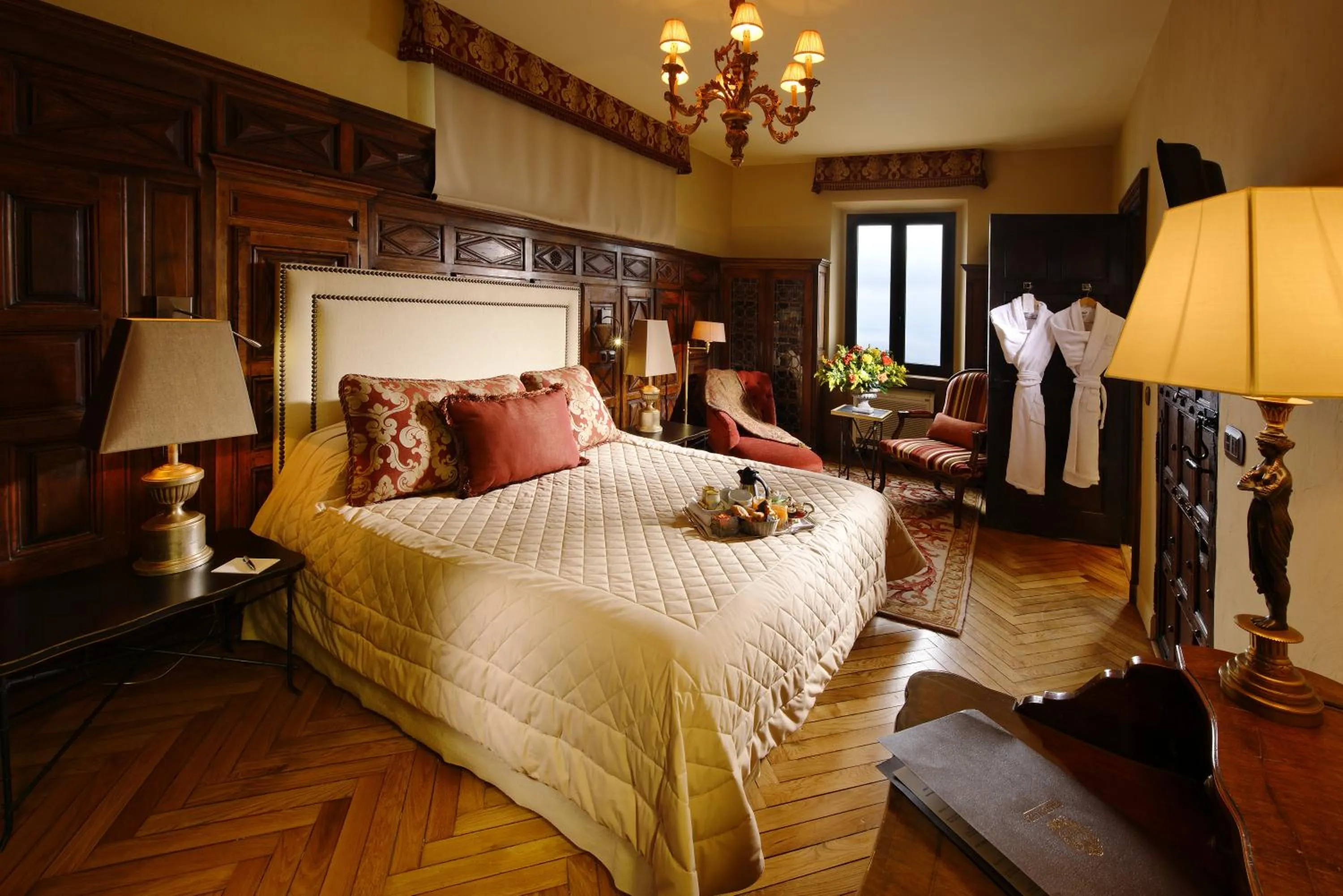Bedroom, Bed in Chateau Eza