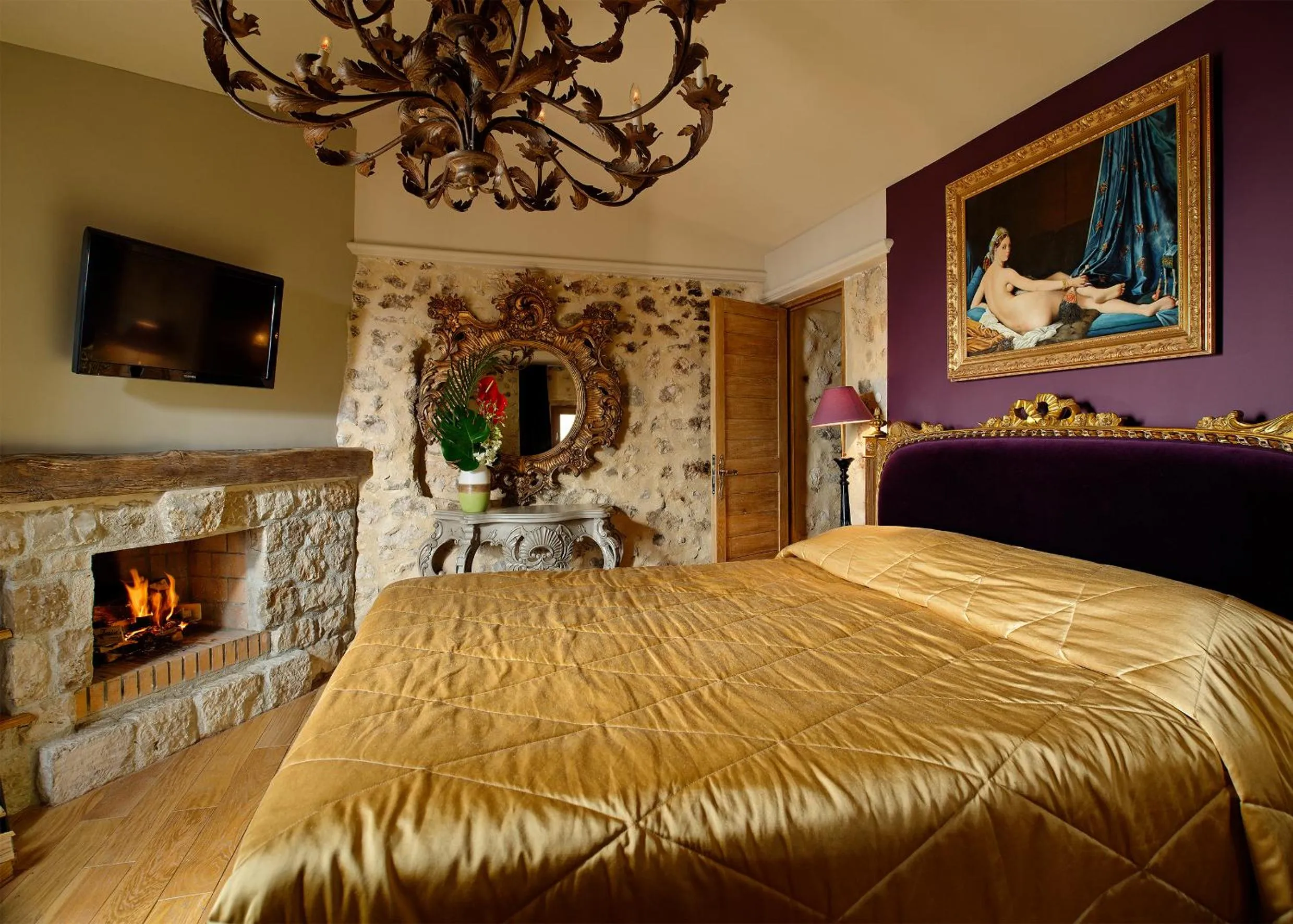 Bed in Chateau Eza