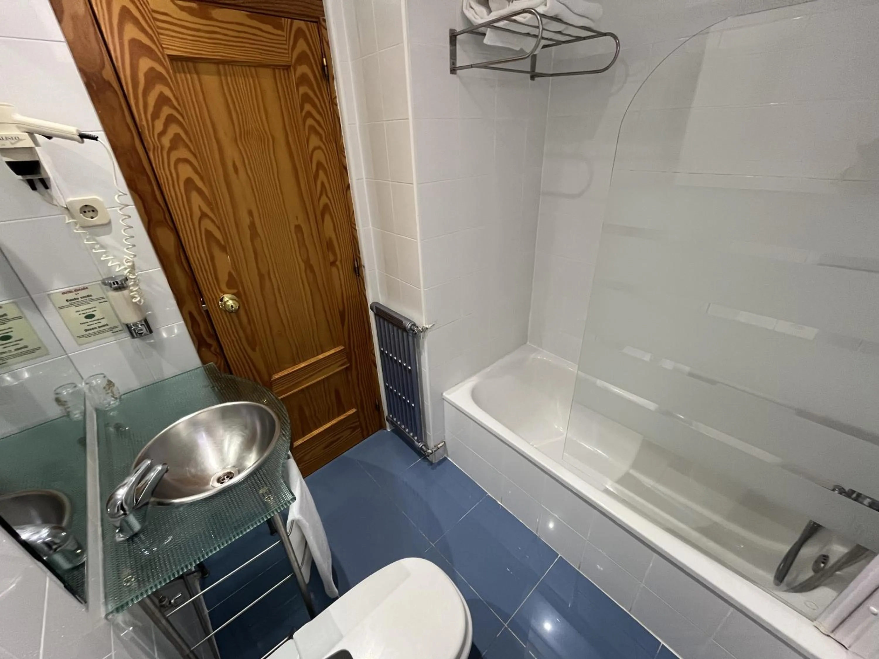 Shower in Hotel España