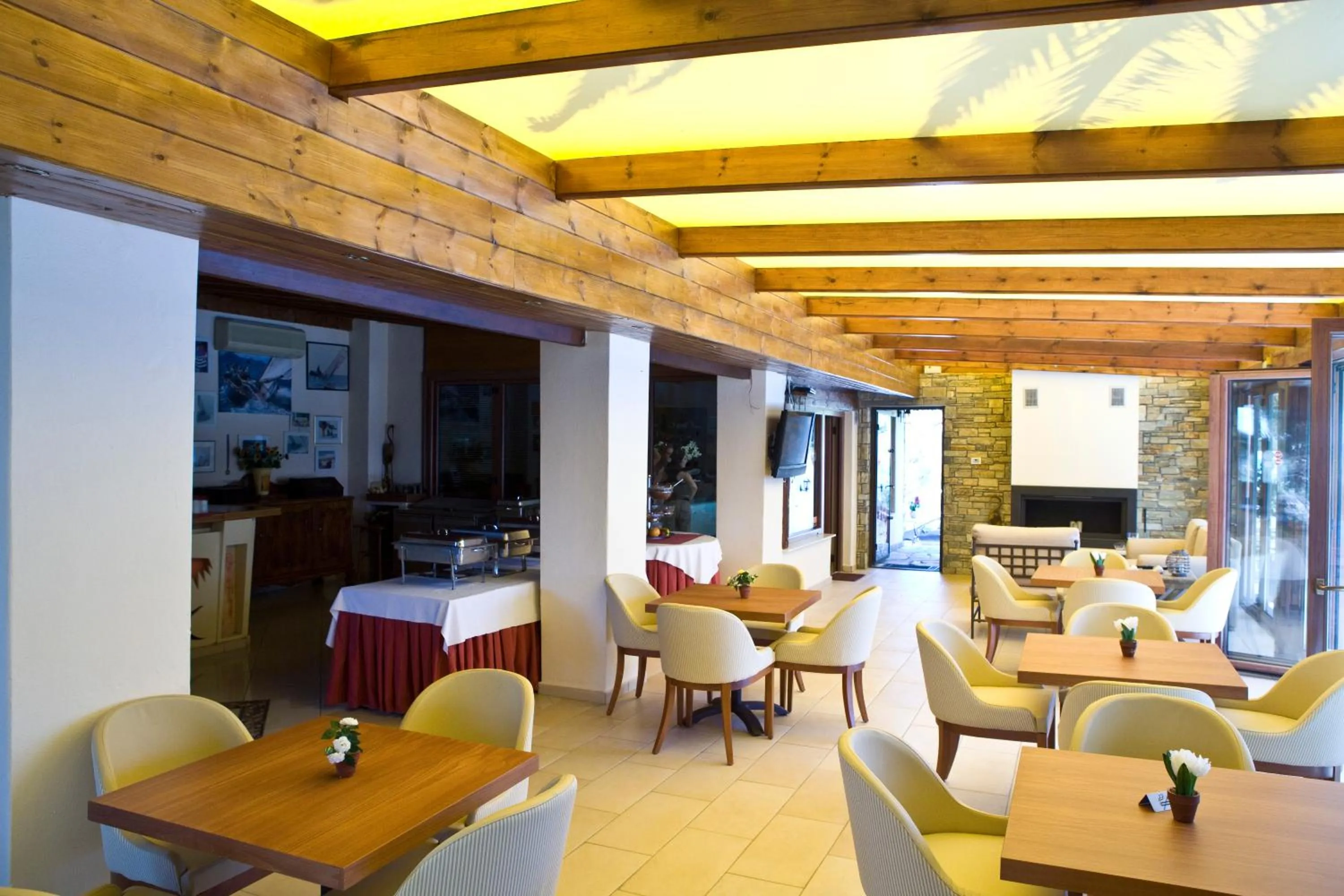 Restaurant/places to eat in Kelyfos Hotel