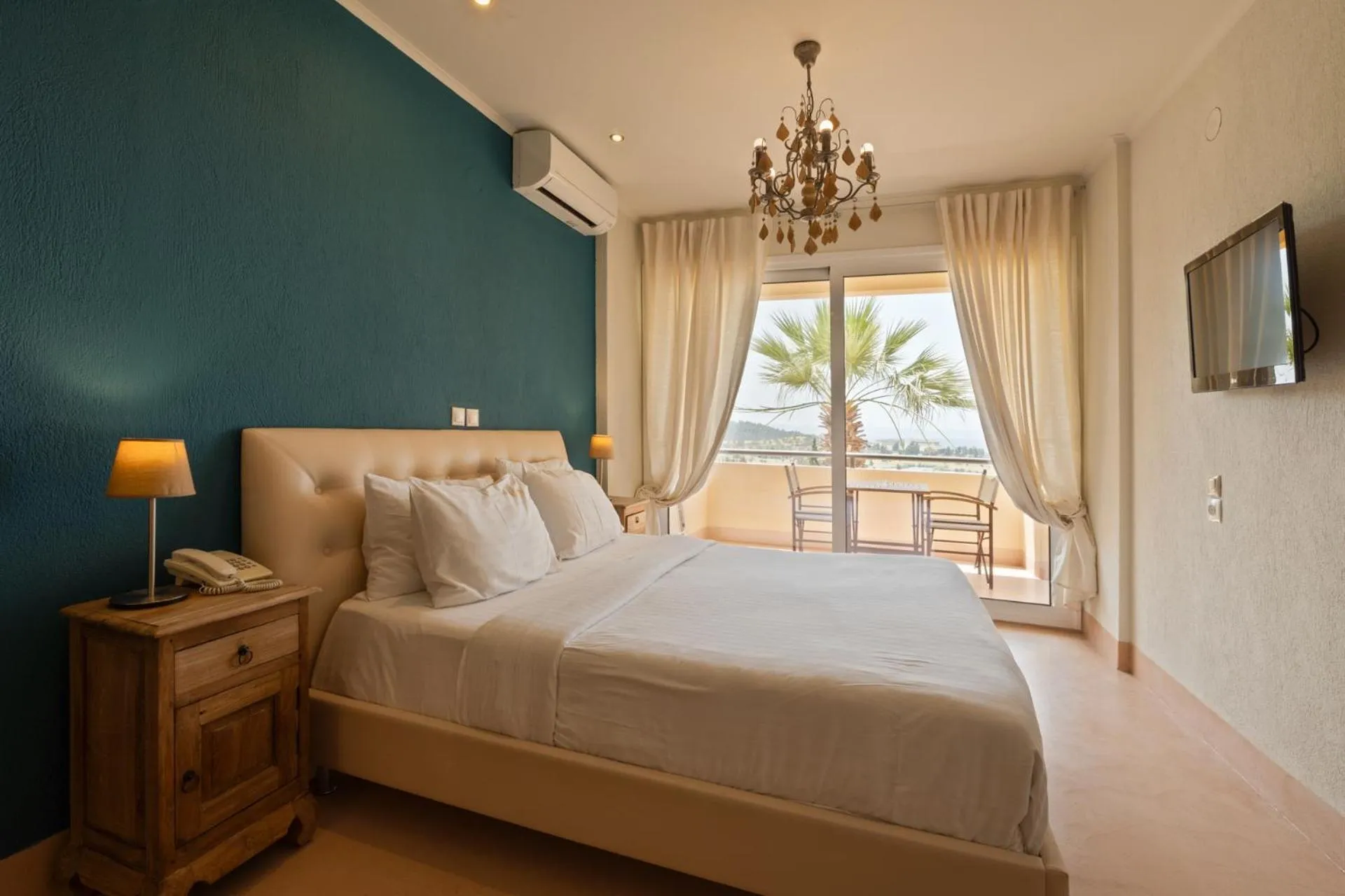 Bed in Kelyfos Hotel