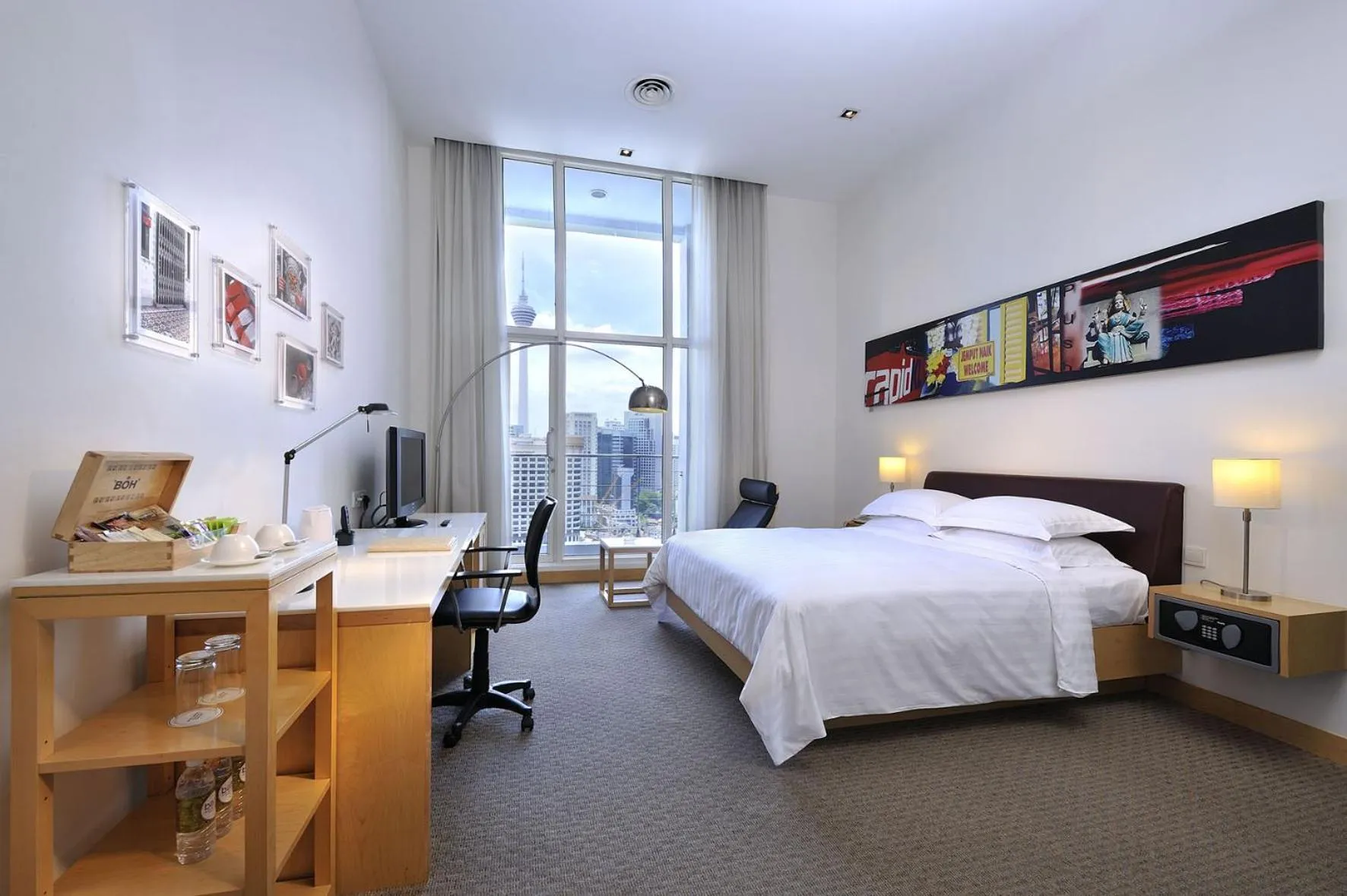 Photo of the whole room, Bed in Hotel Capitol Kuala Lumpur