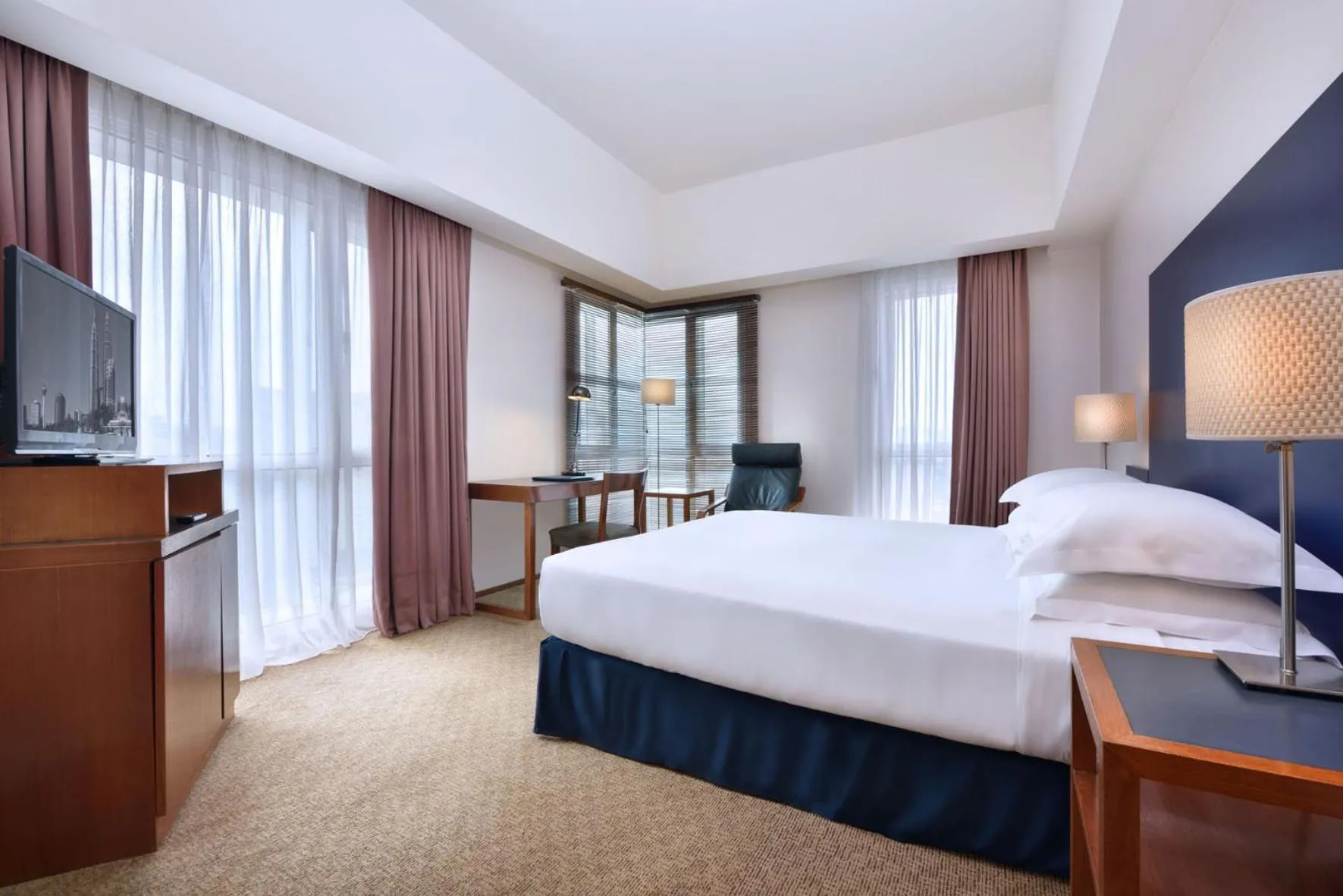 Photo of the whole room, Bed in Hotel Capitol Kuala Lumpur