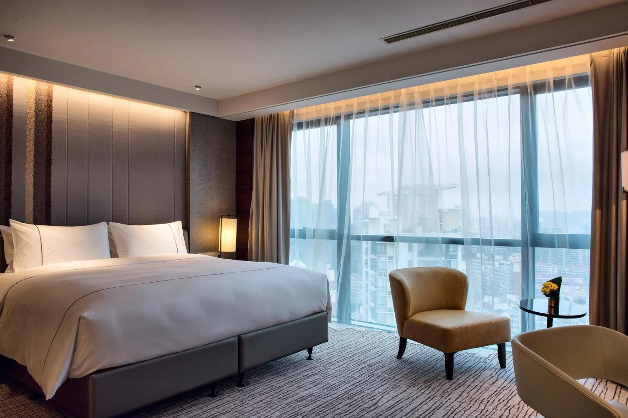 Photo of the whole room, Bed in Amara Shanghai