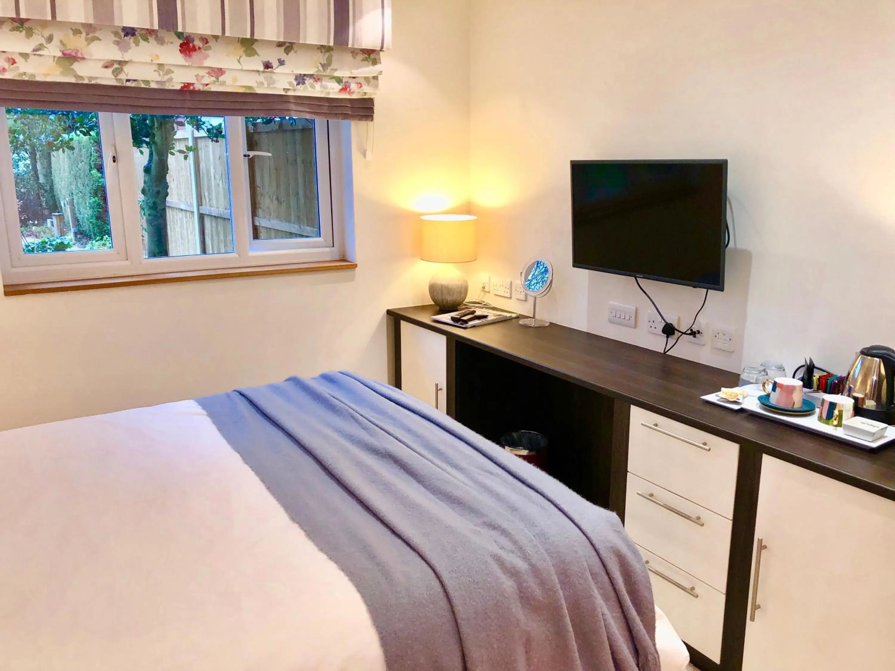 TV and multimedia, Bed in Laurels