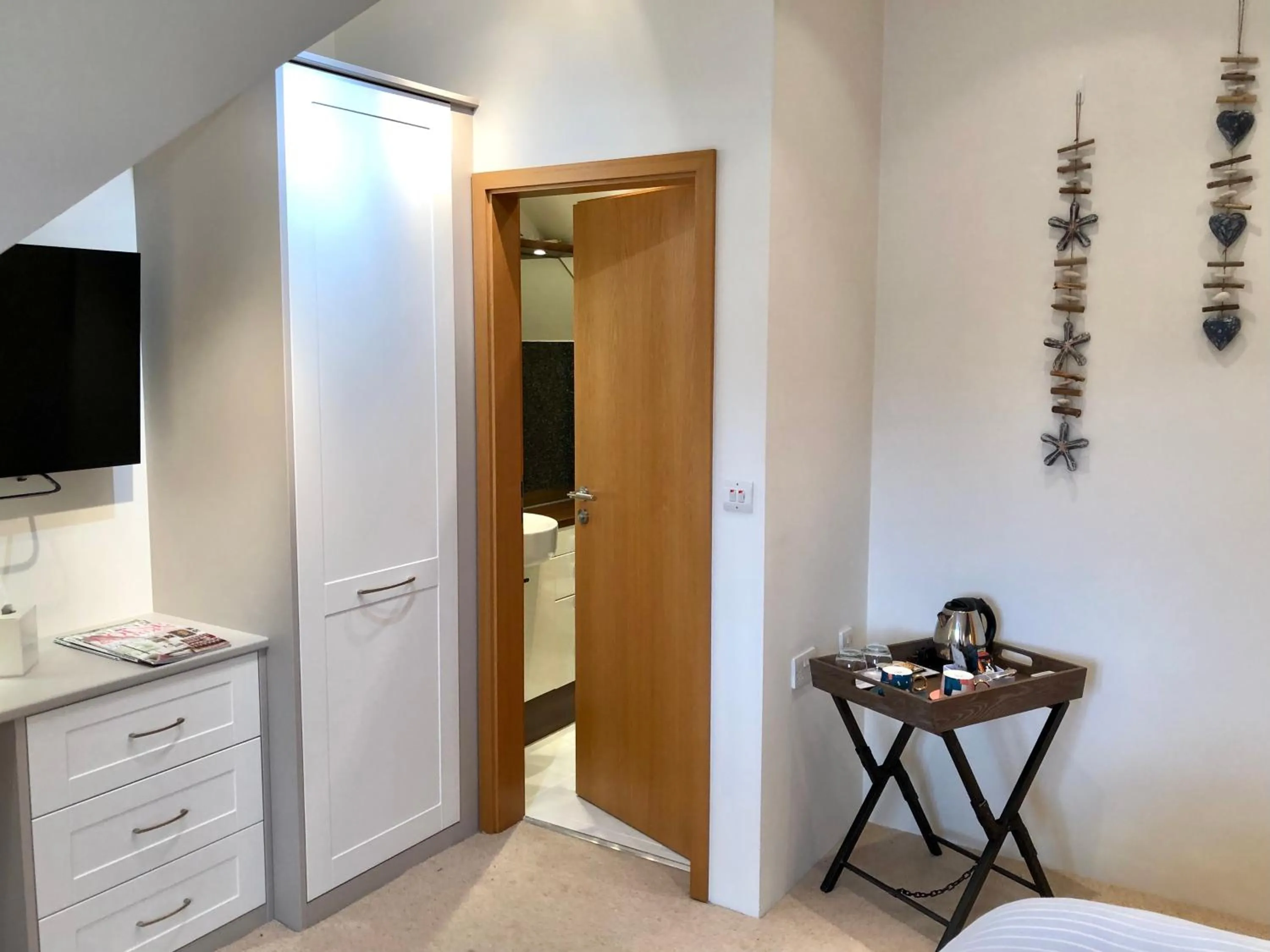 Coffee/tea facilities in Laurels