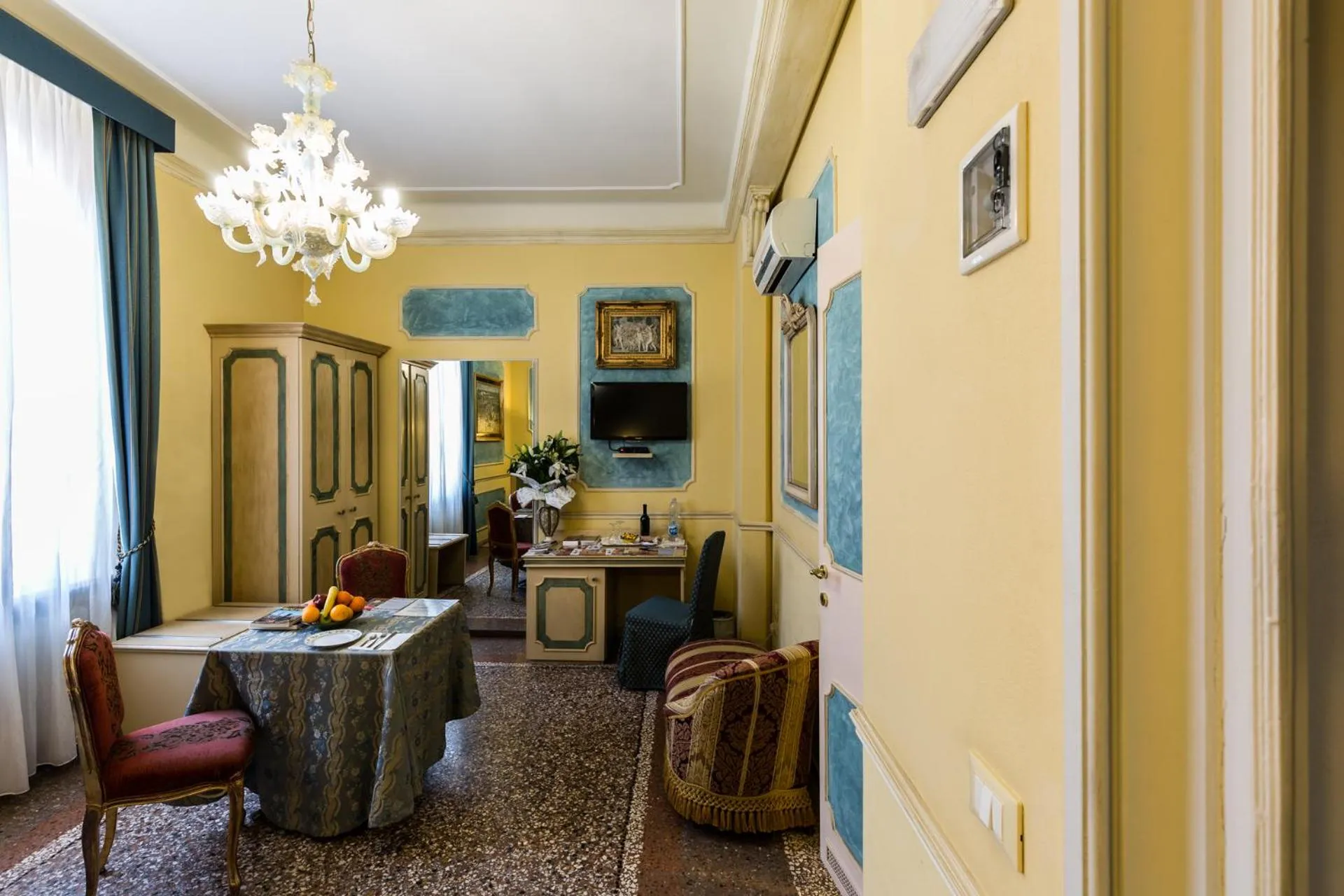 Photo of the whole room in Antica Residenza D'Azeglio Room&Breakfast di Charme