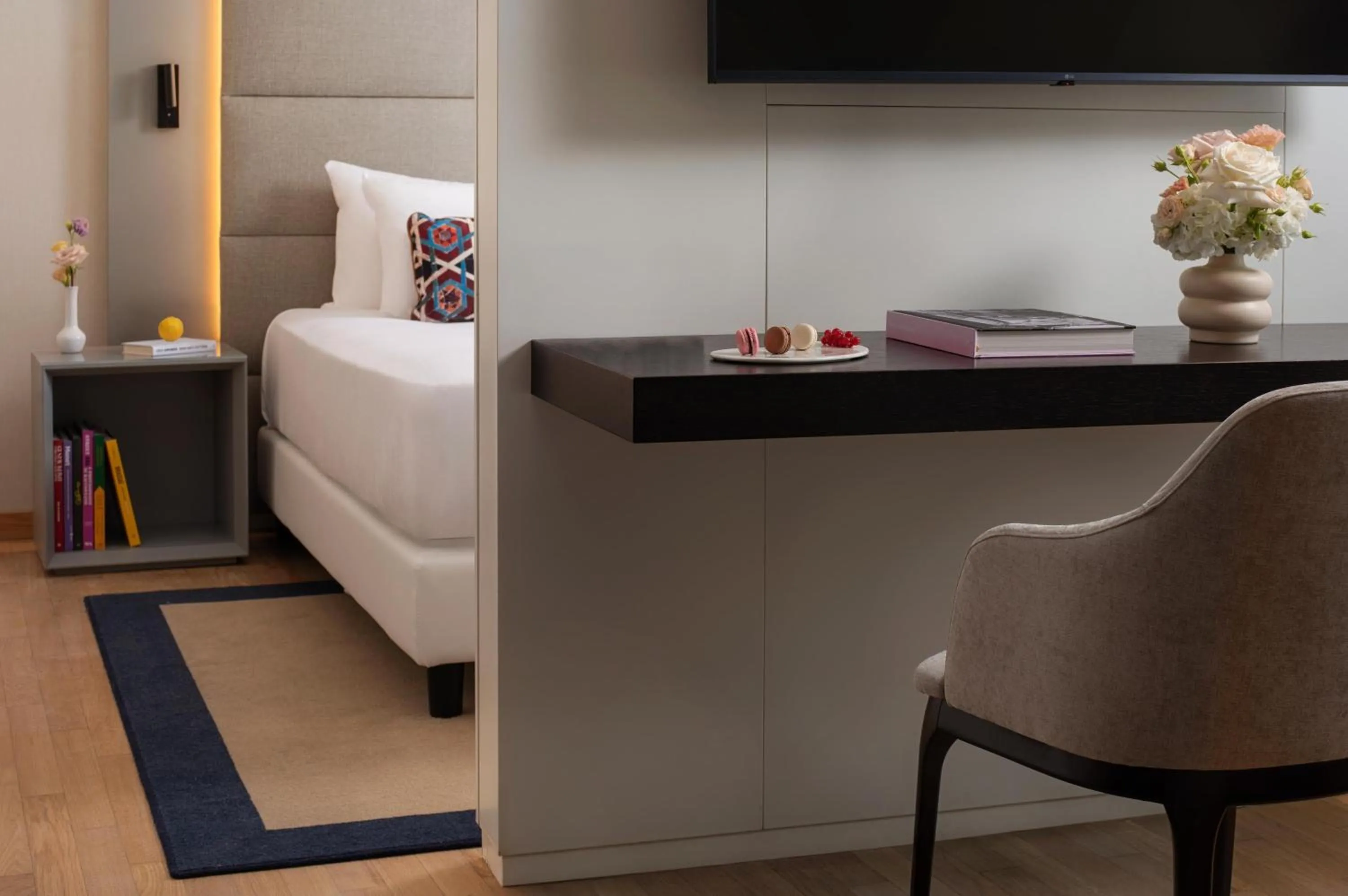 Photo of the whole room, Bed in NH Collection Palermo Palazzo Sitano