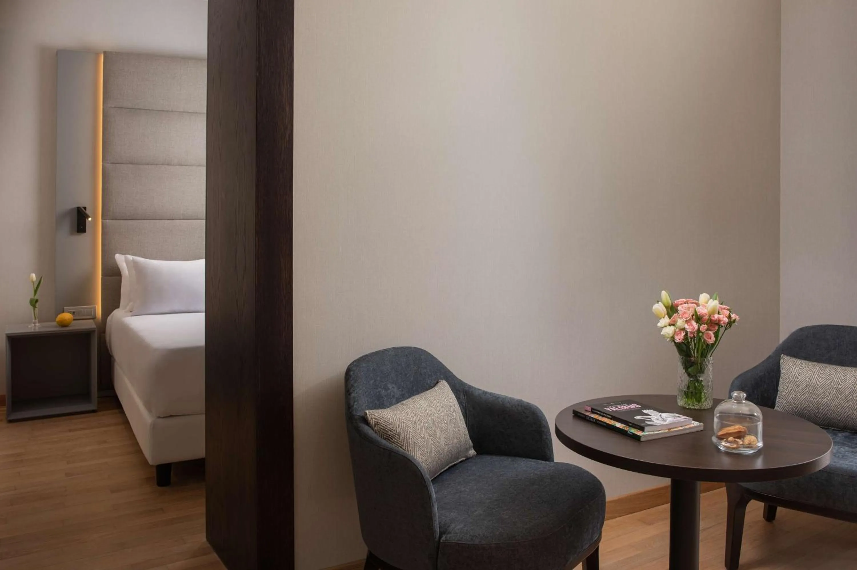 Photo of the whole room, Bed in NH Collection Palermo Palazzo Sitano