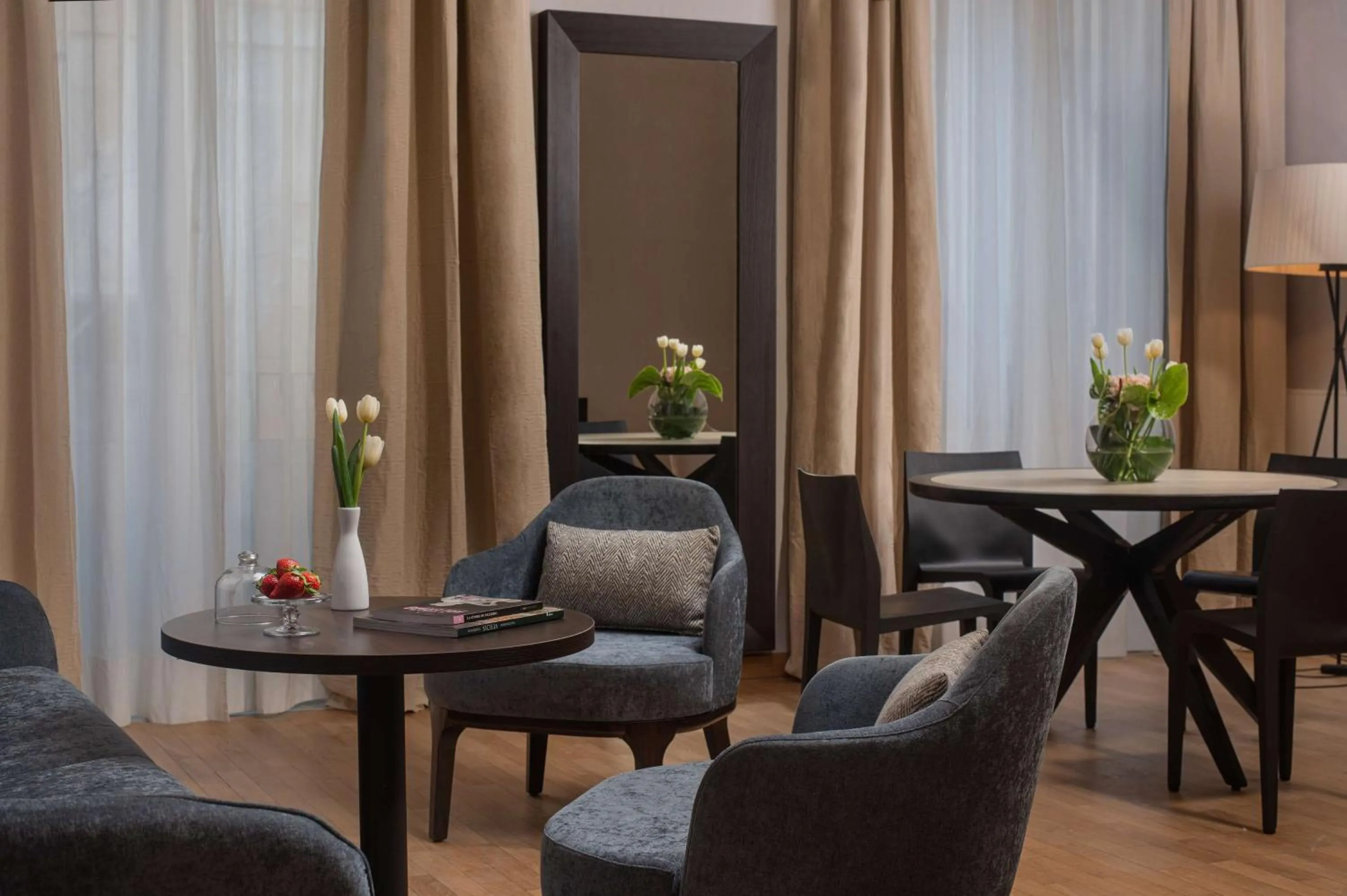 Photo of the whole room in NH Collection Palermo Palazzo Sitano