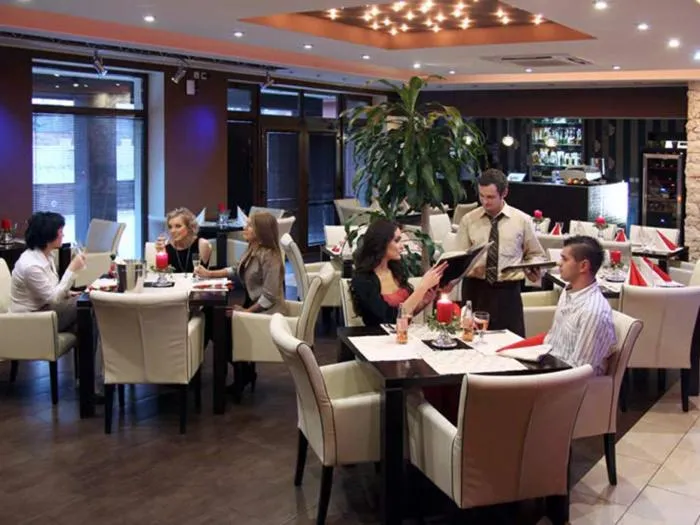 Restaurant/places to eat in Hotel Galanta