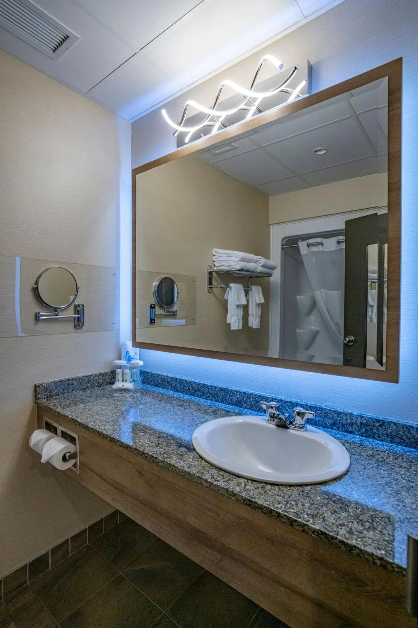 Bathroom in Quality Suites