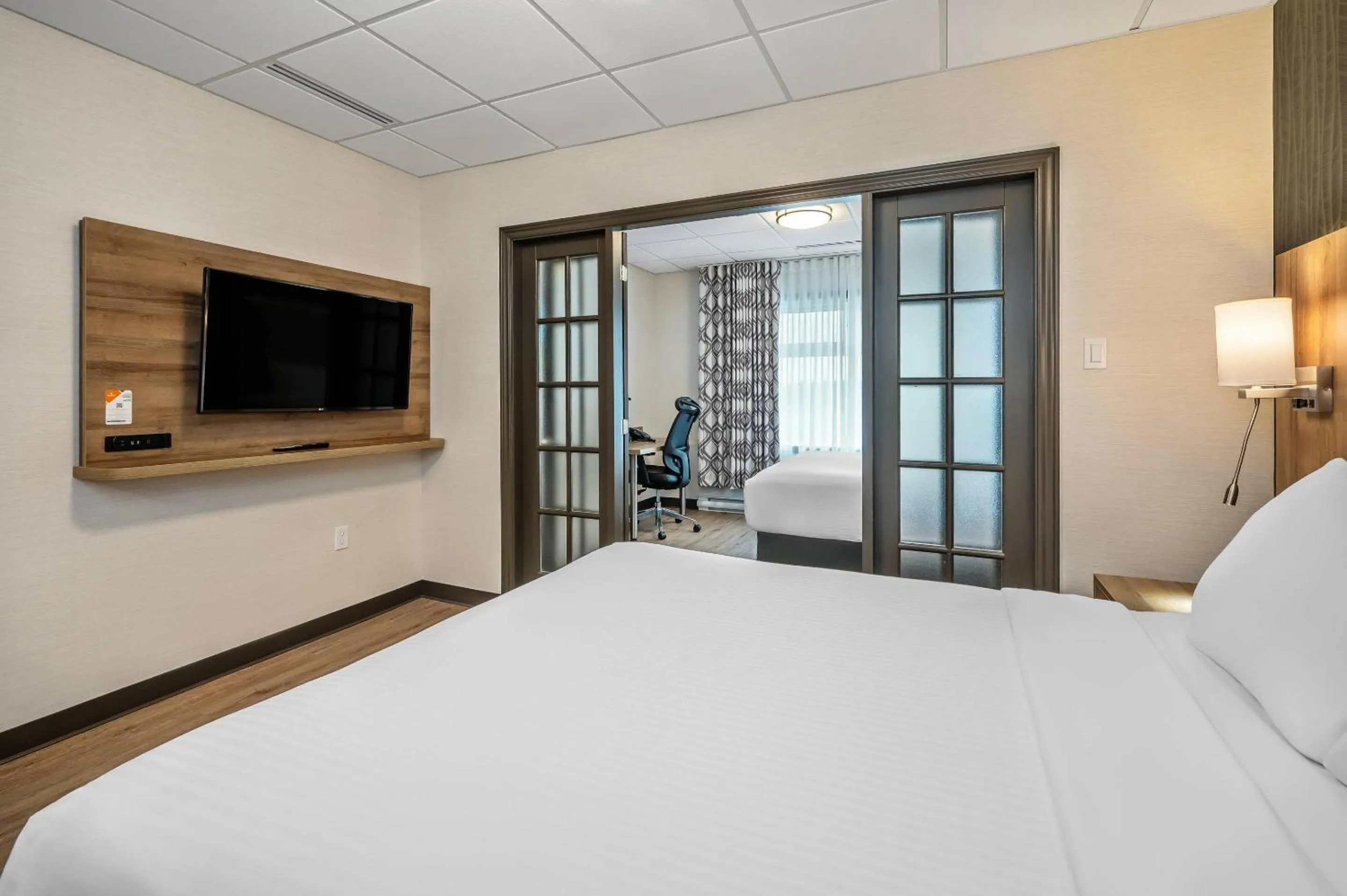 Bedroom, Bed in Quality Suites