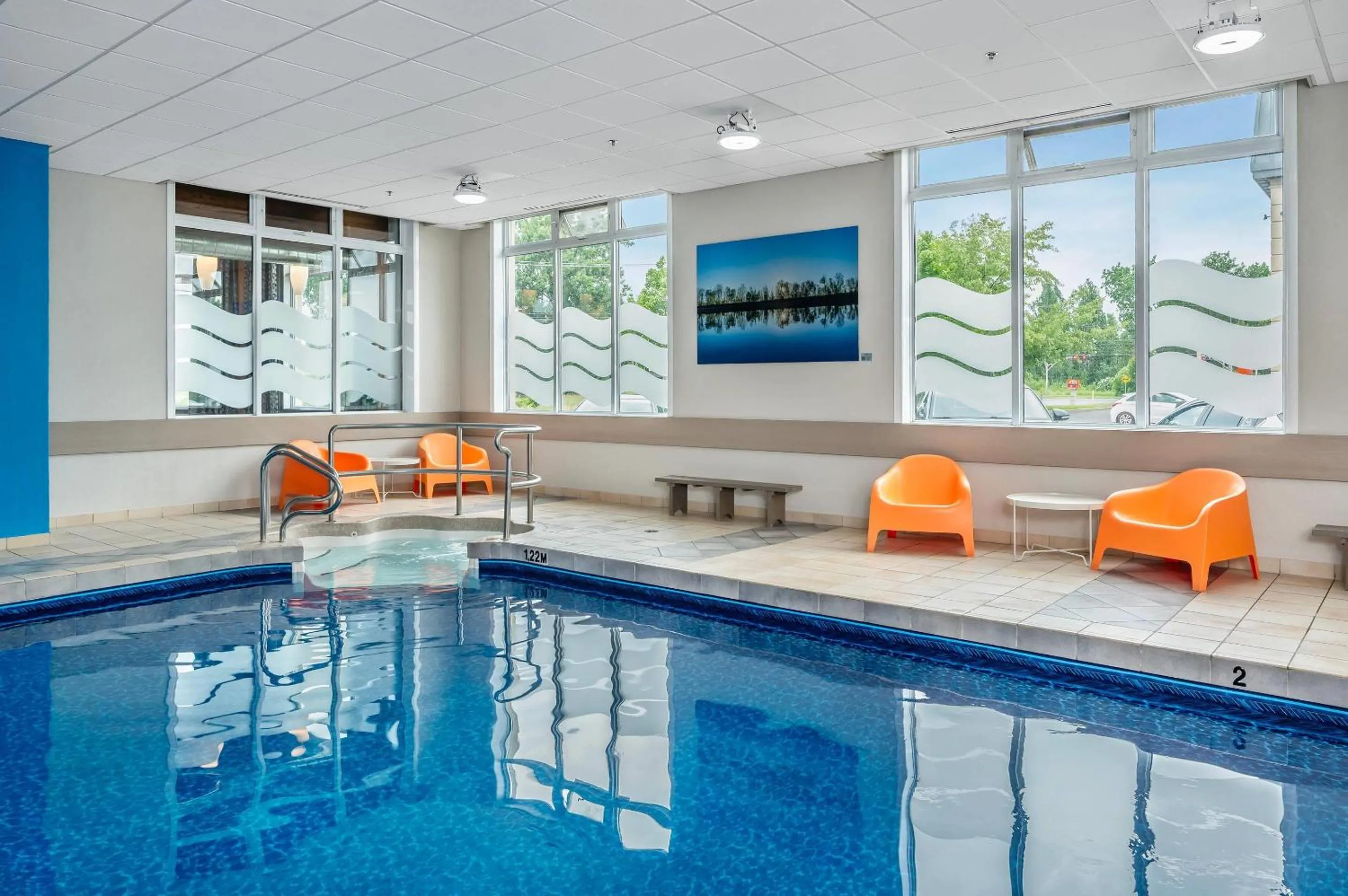 Swimming pool in Quality Suites