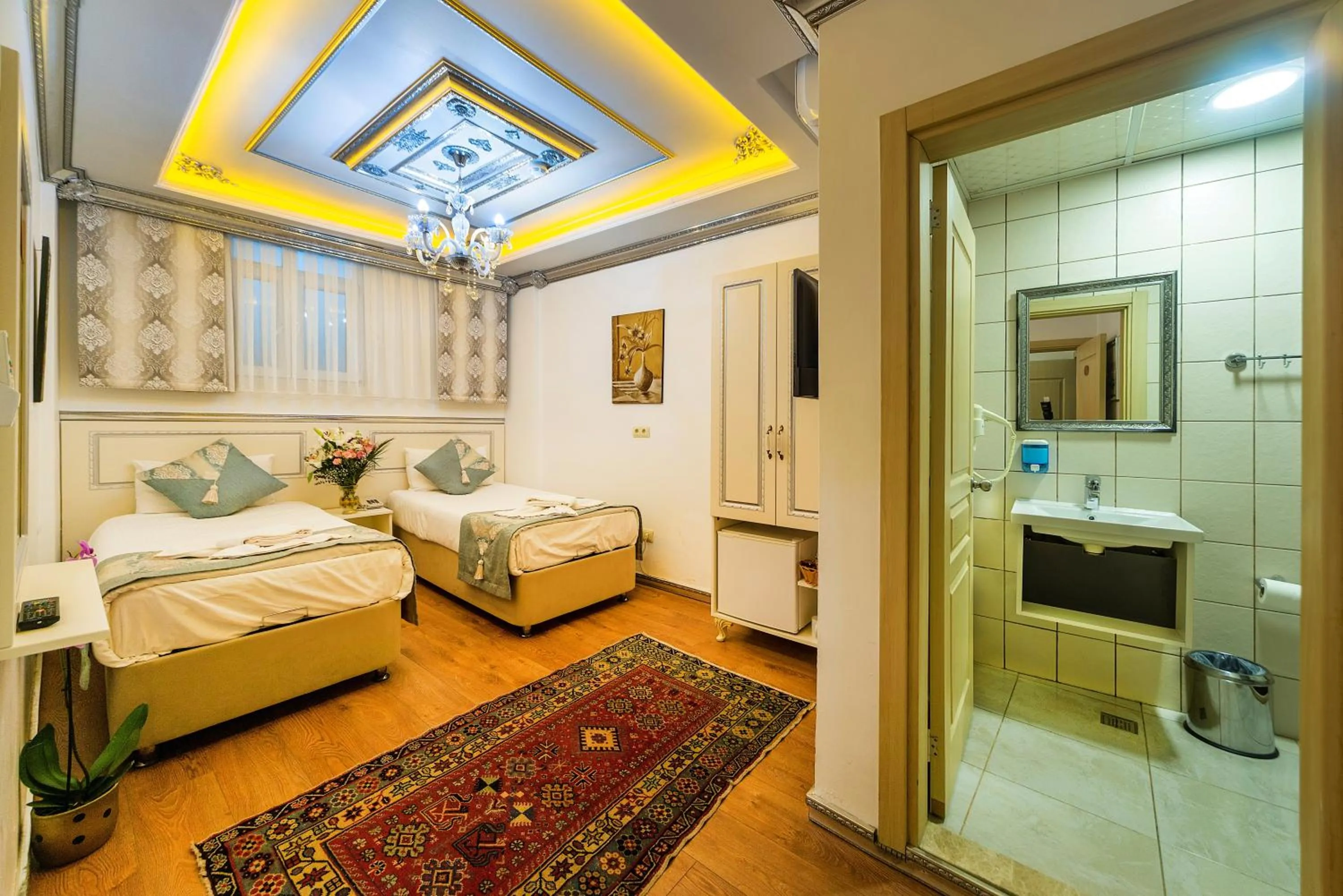 Photo of the whole room, Bed in Sultan House