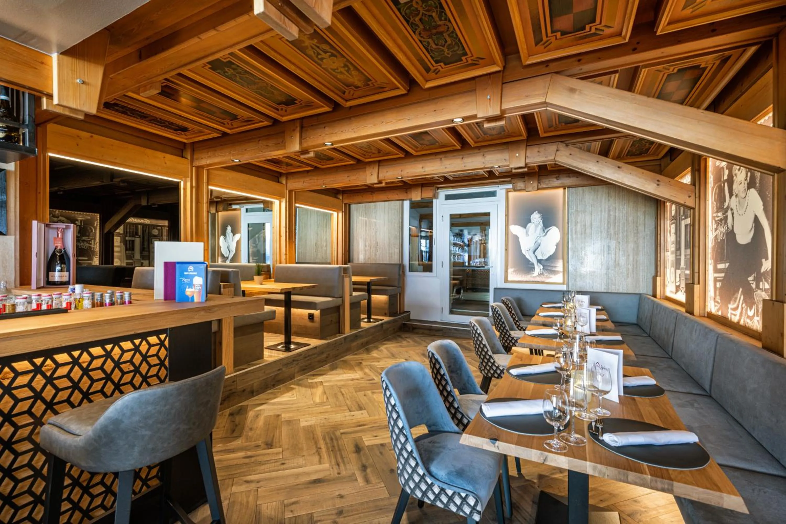 Lounge or bar in Hotel Alpina