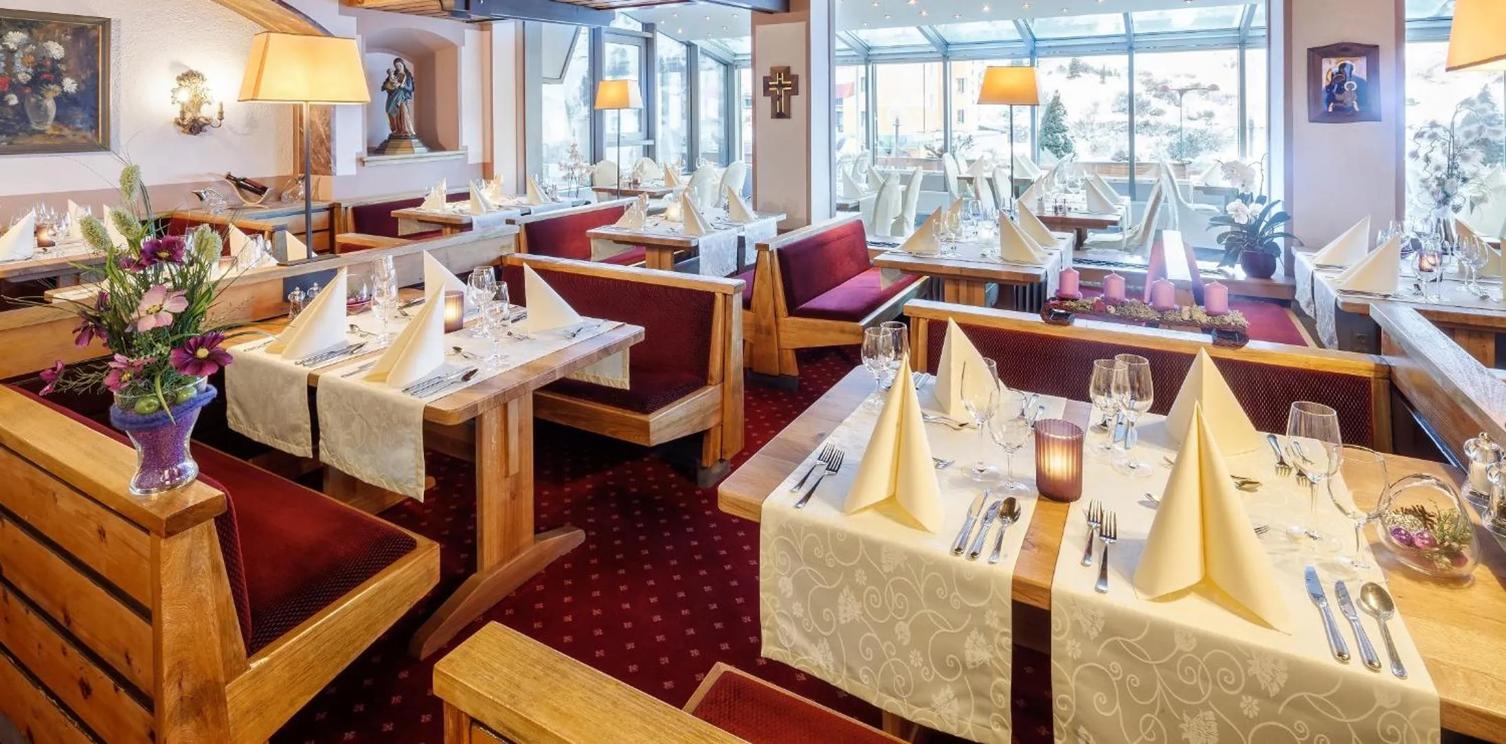 Dining area in Hotel Alpina