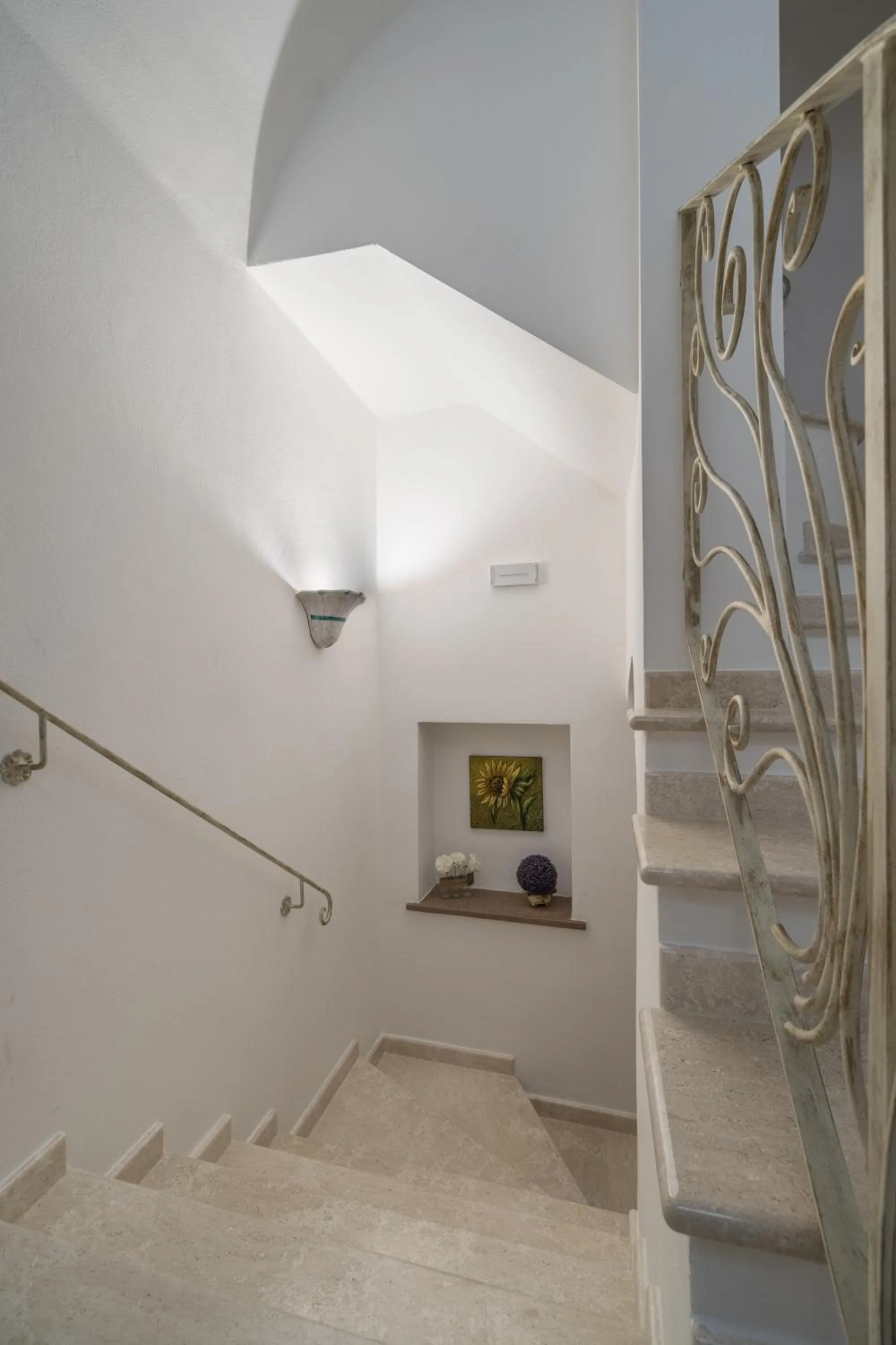 Text overlay in Bosa Queen House