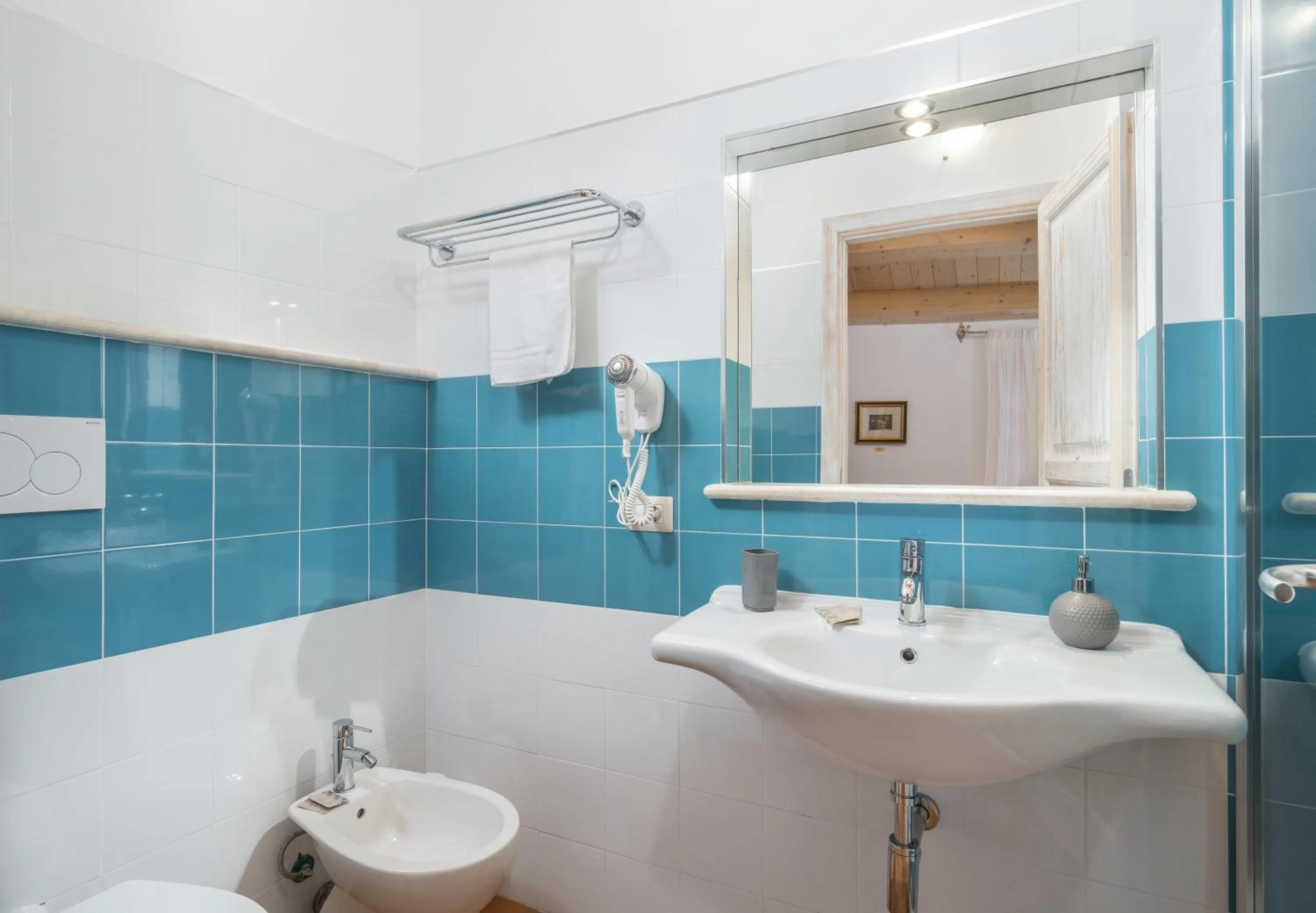 Shower in Bosa Queen House