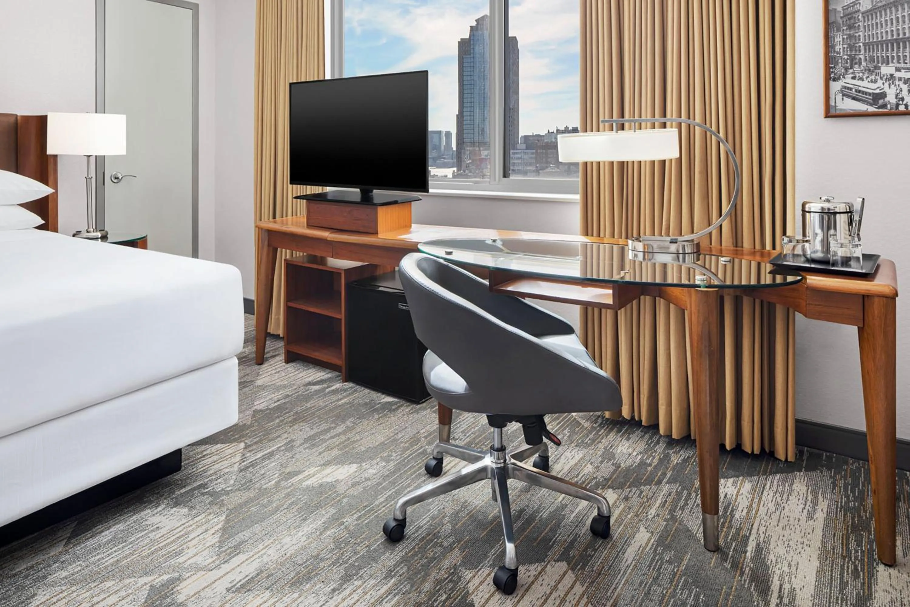 Photo of the whole room, Bed in Sheraton Tribeca New York Hotel