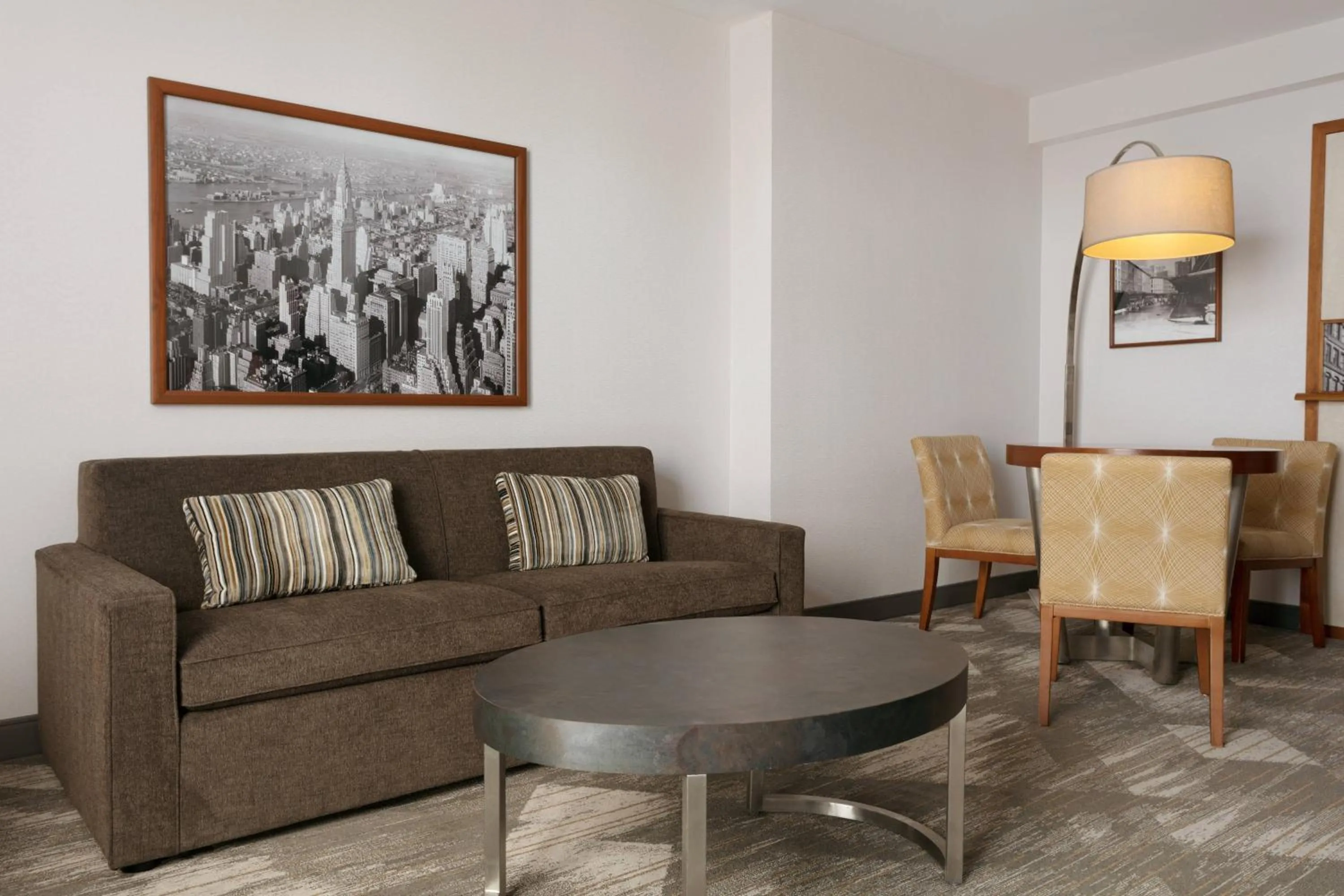 Lounge or bar in Sheraton Tribeca New York Hotel