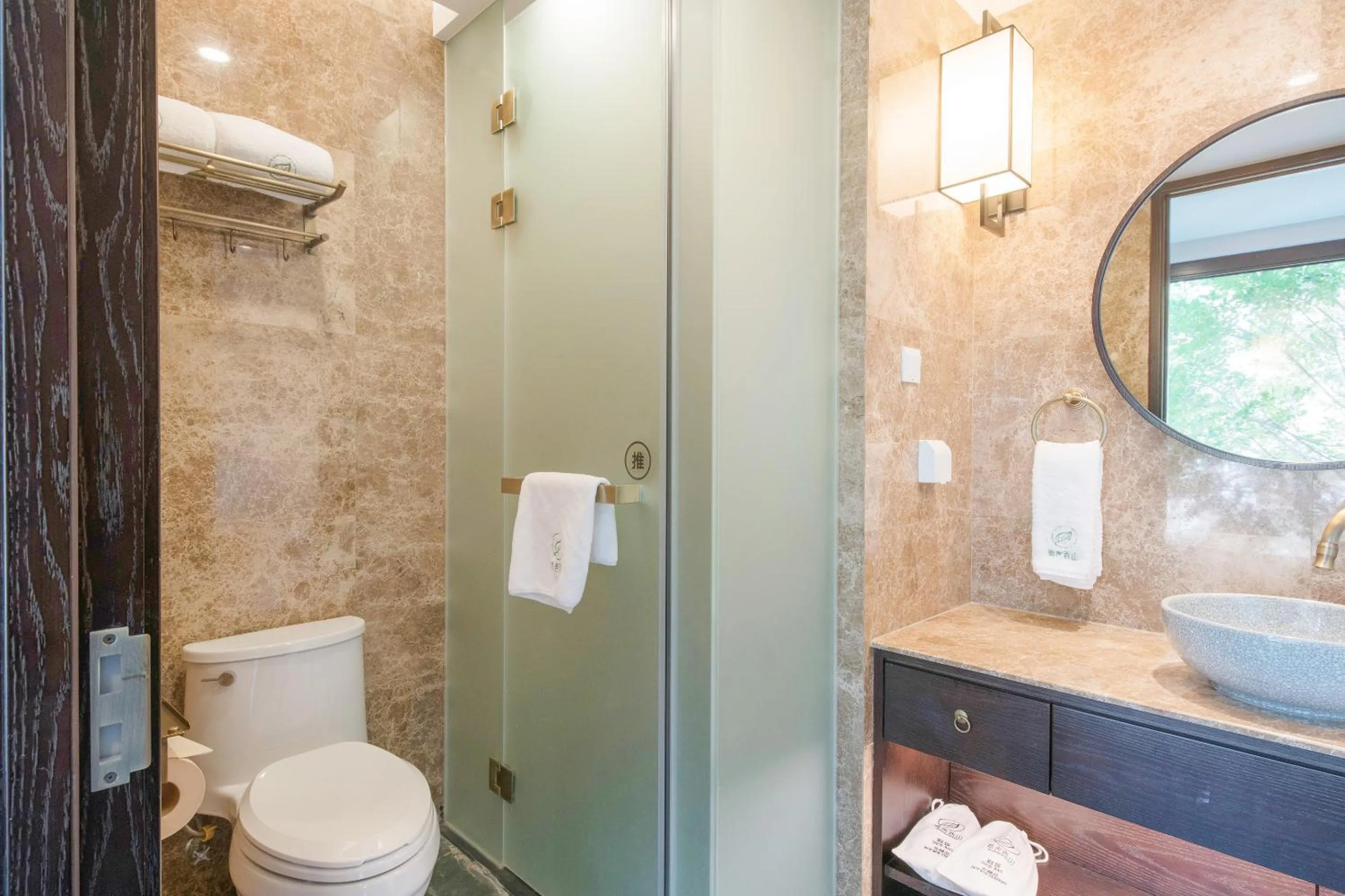 Shower in Guan Sam Hotel