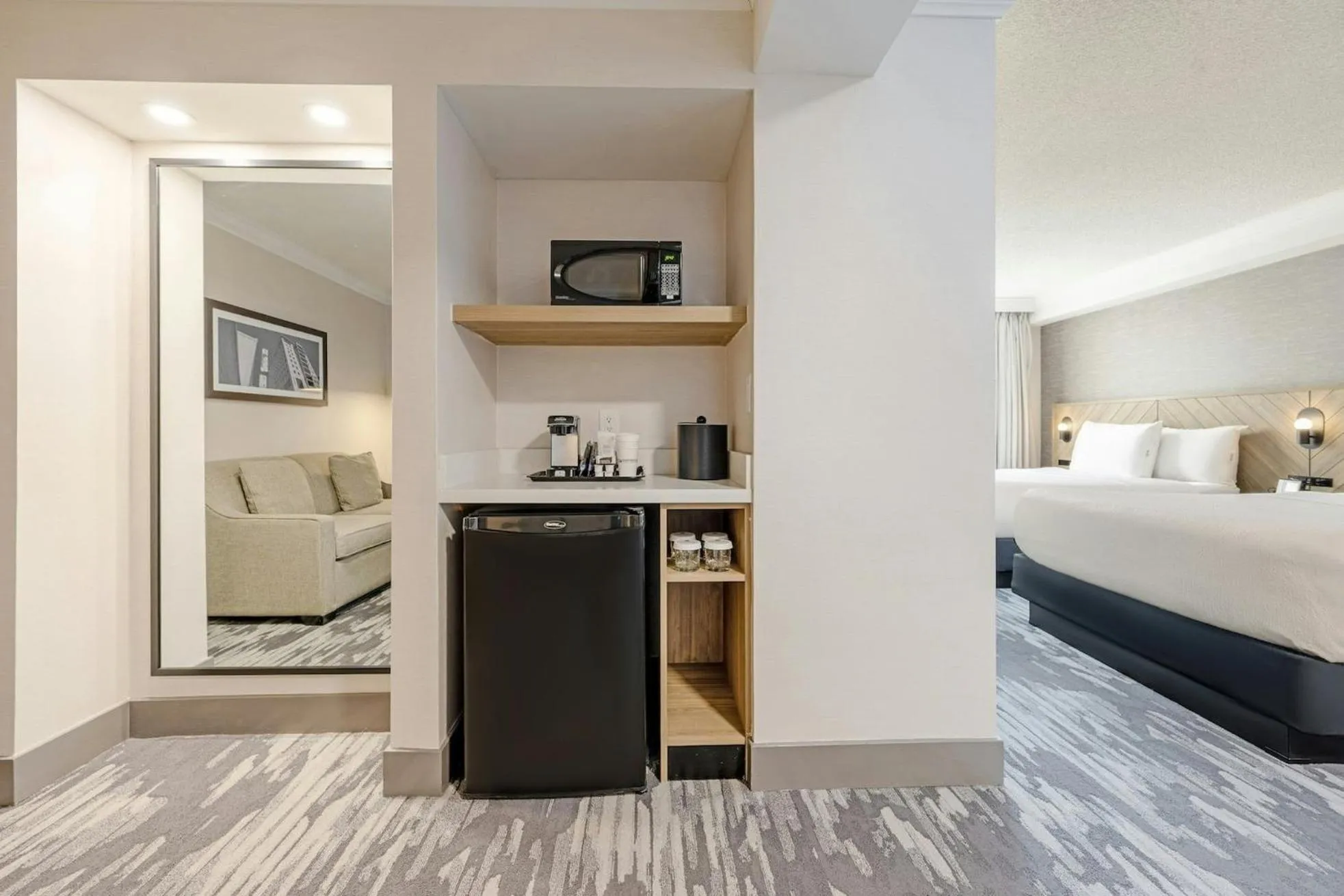 Kitchen or kitchenette, Bed in Sandman Signature Mississauga Hotel