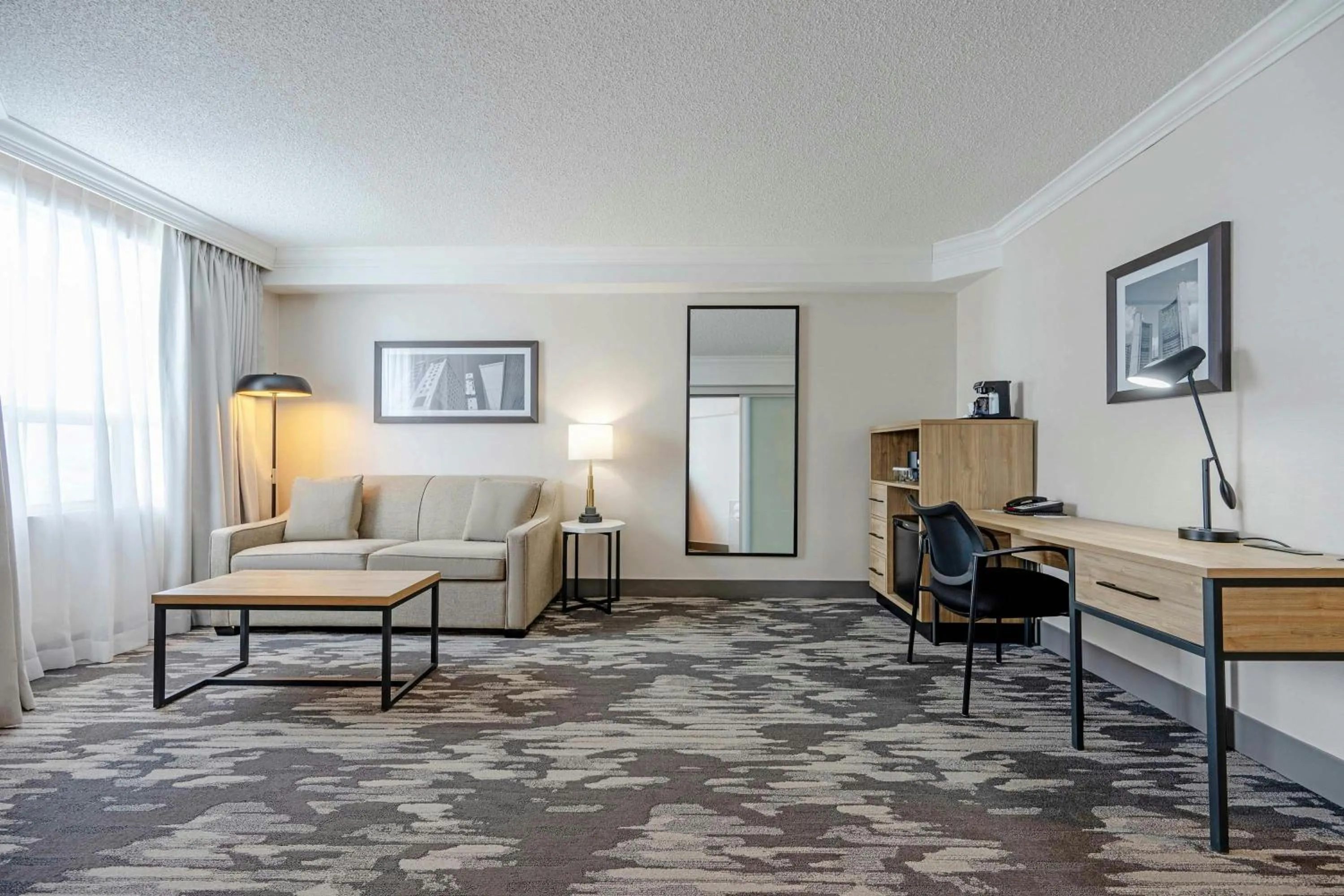 Living room in Sandman Signature Mississauga Hotel