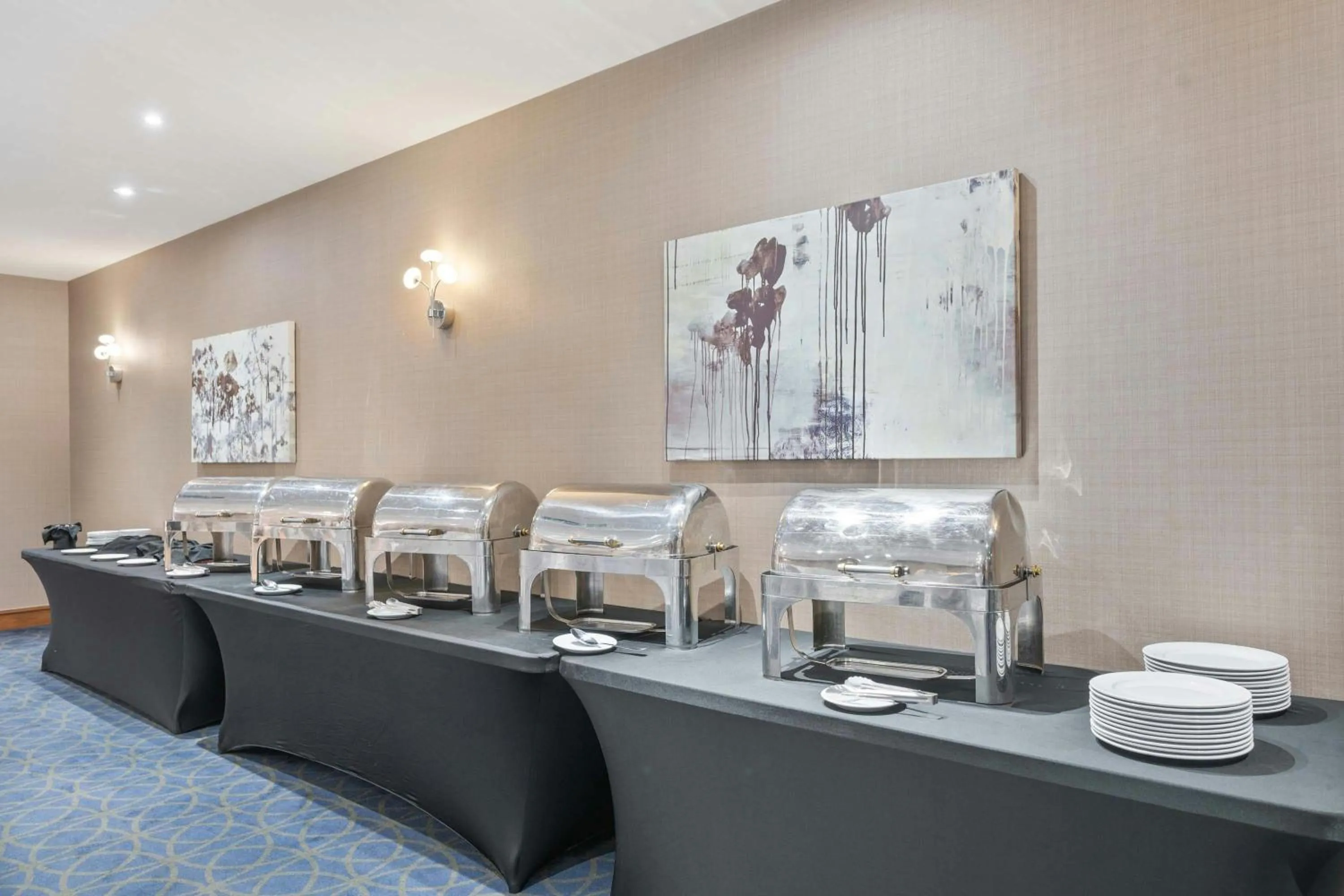 Banquet/Function facilities in Sandman Signature Mississauga Hotel