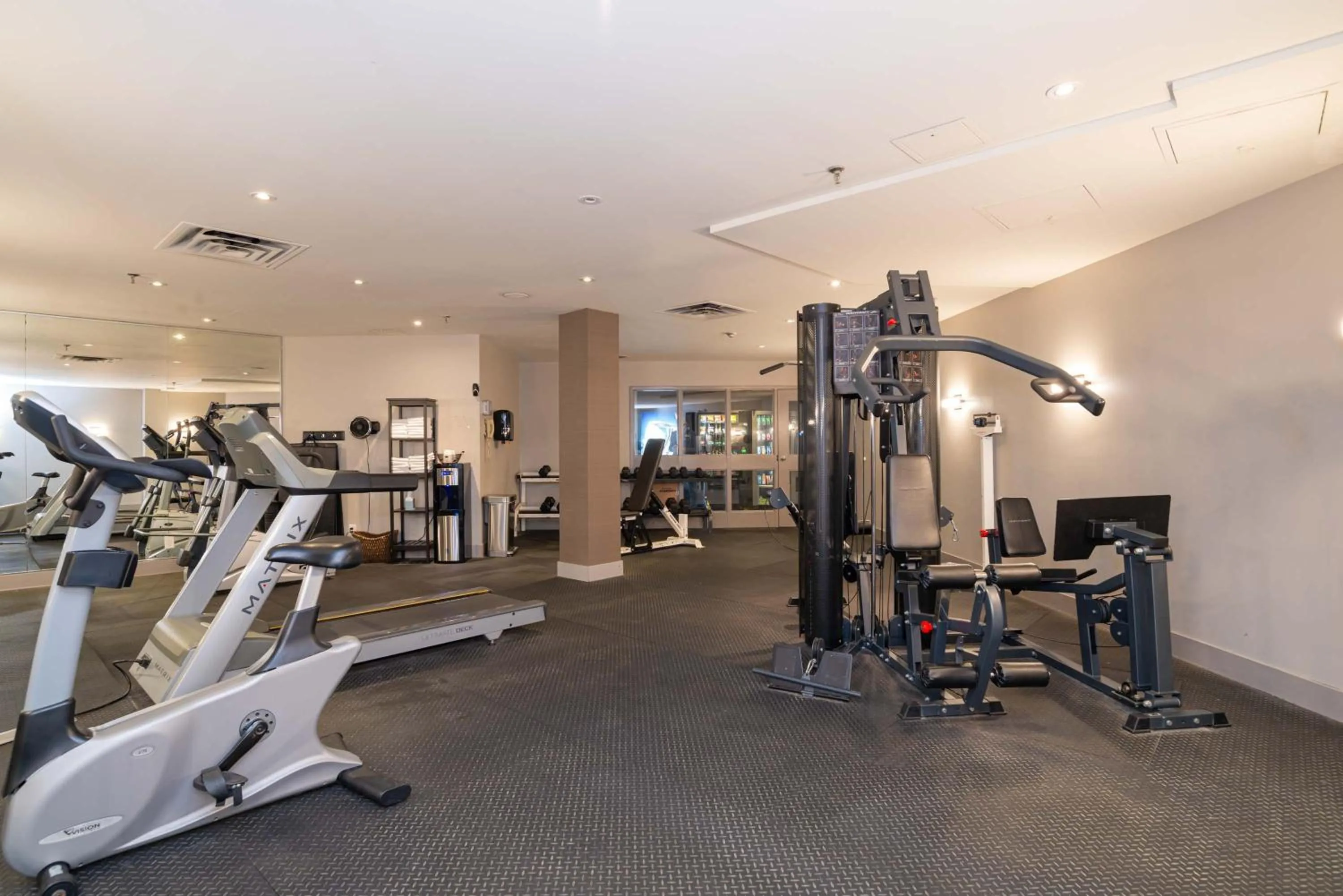 Fitness centre/facilities in Sandman Signature Mississauga Hotel