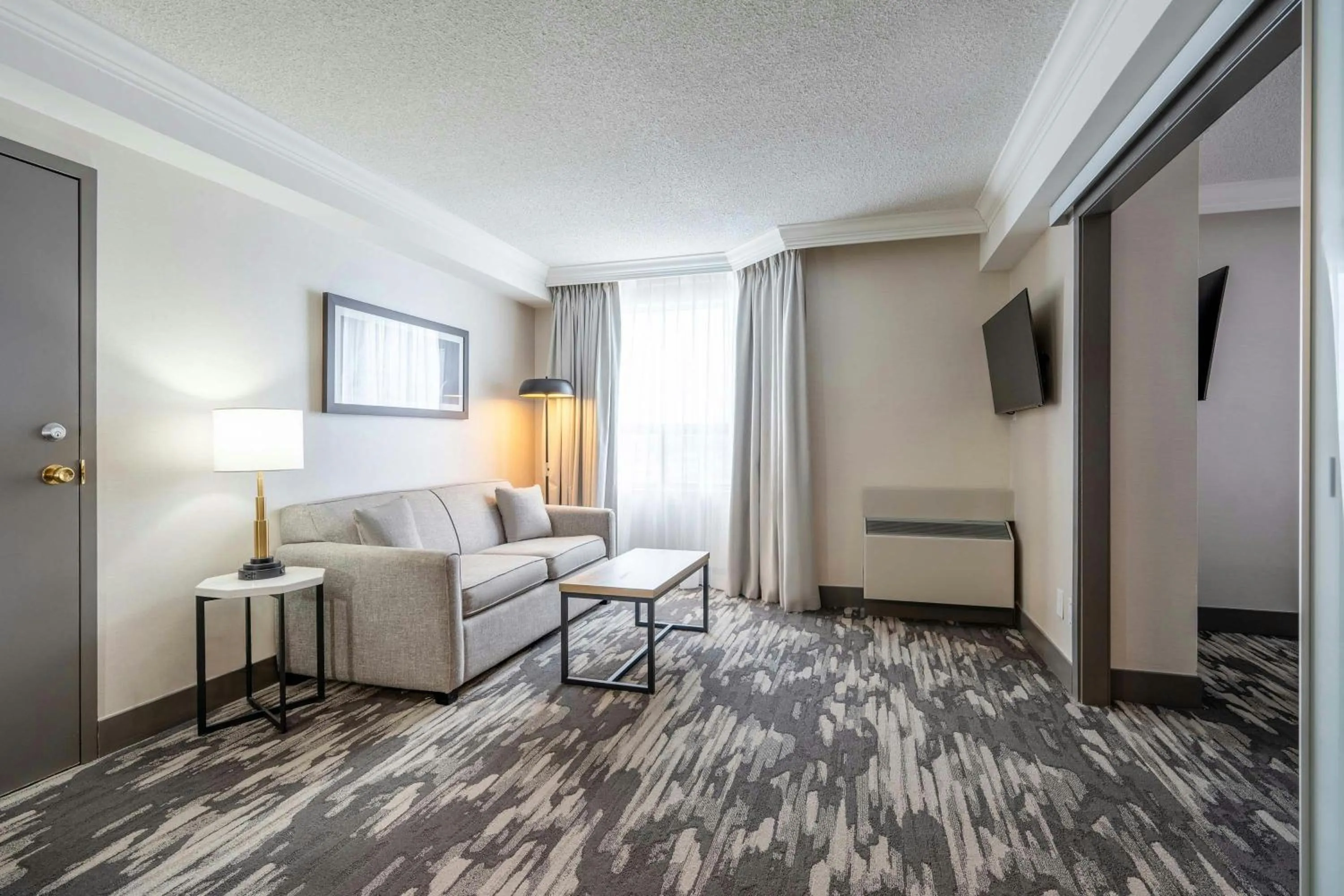 Living room, Bed in Sandman Signature Mississauga Hotel