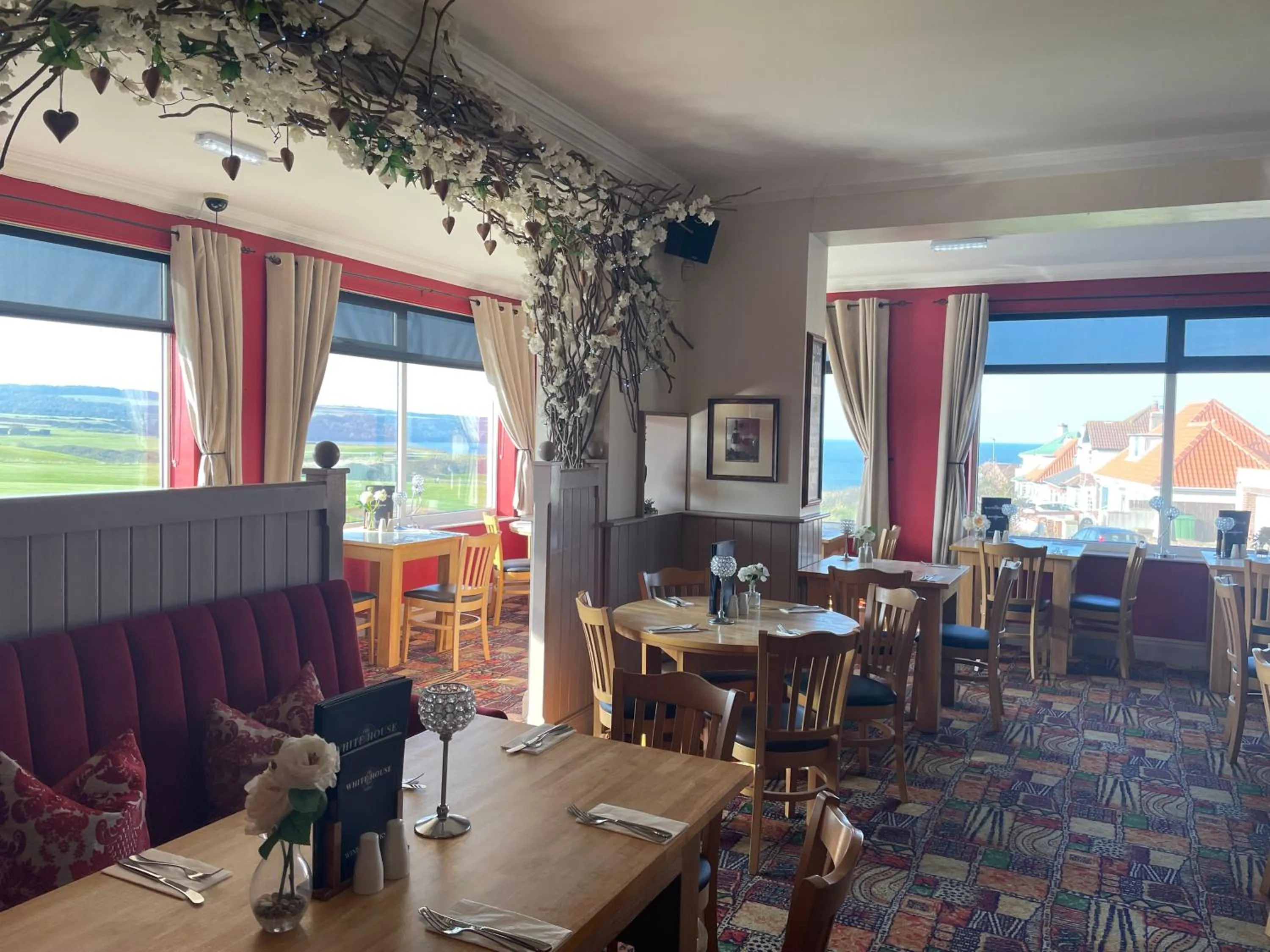 Restaurant/places to eat in The White House Inn - Whitby