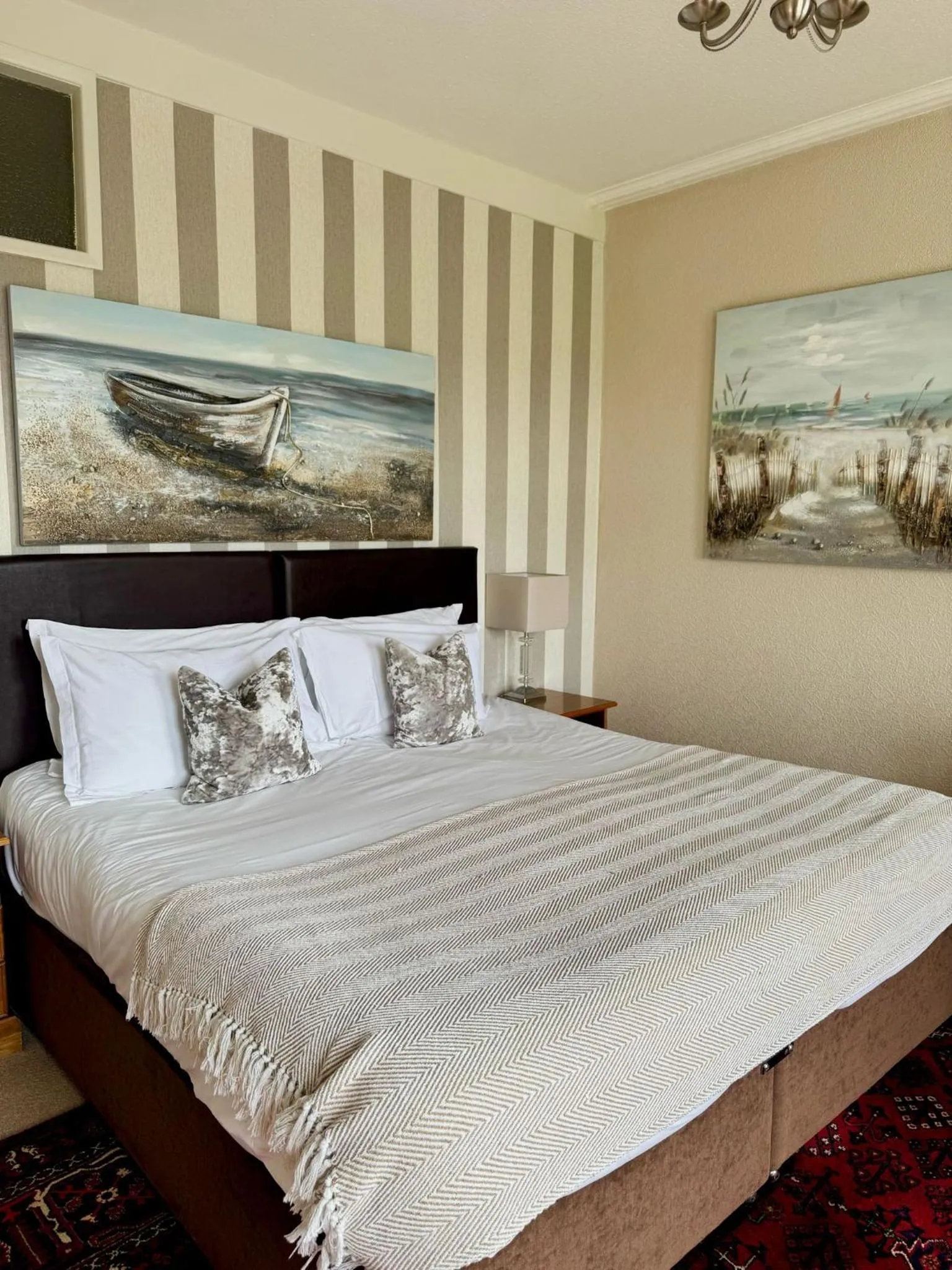 Photo of the whole room, Bed in The White House Inn - Whitby