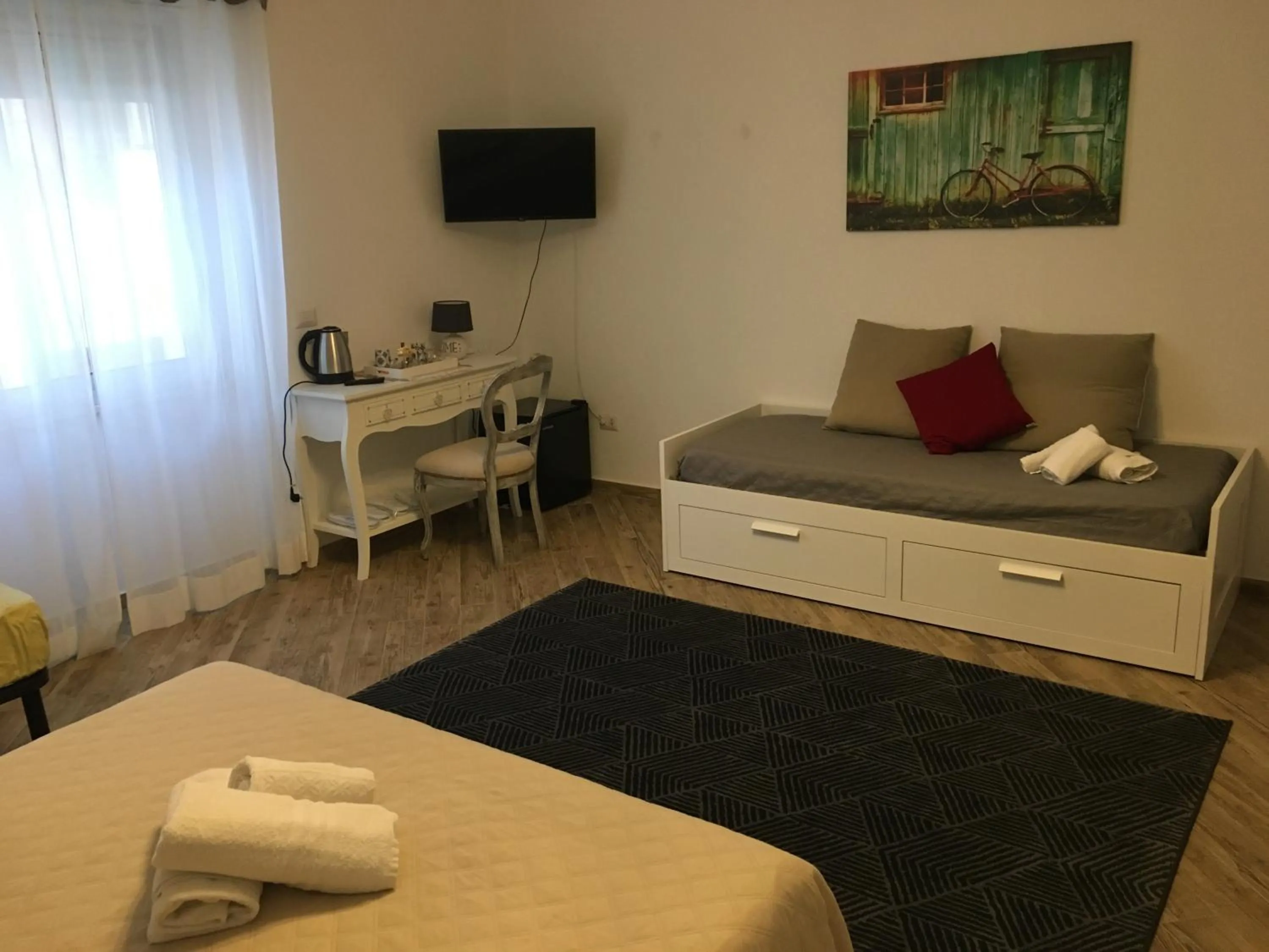 Photo of the whole room, Bed in City Garden Guest House