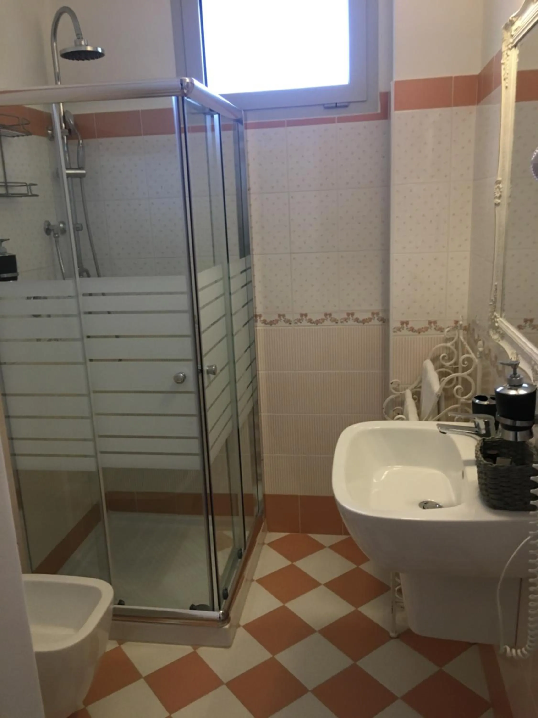 Shower in City Garden Guest House