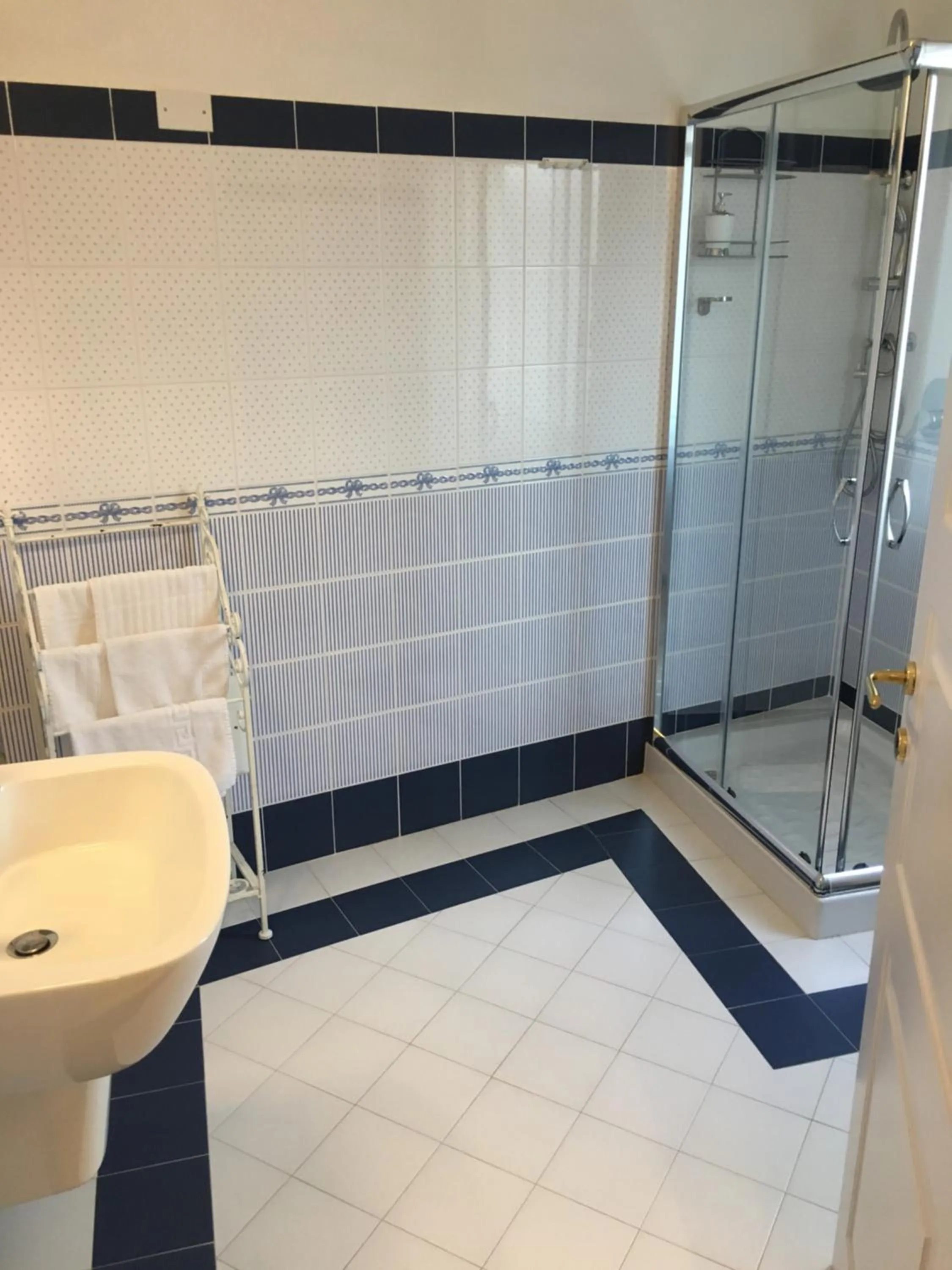 Shower in City Garden Guest House