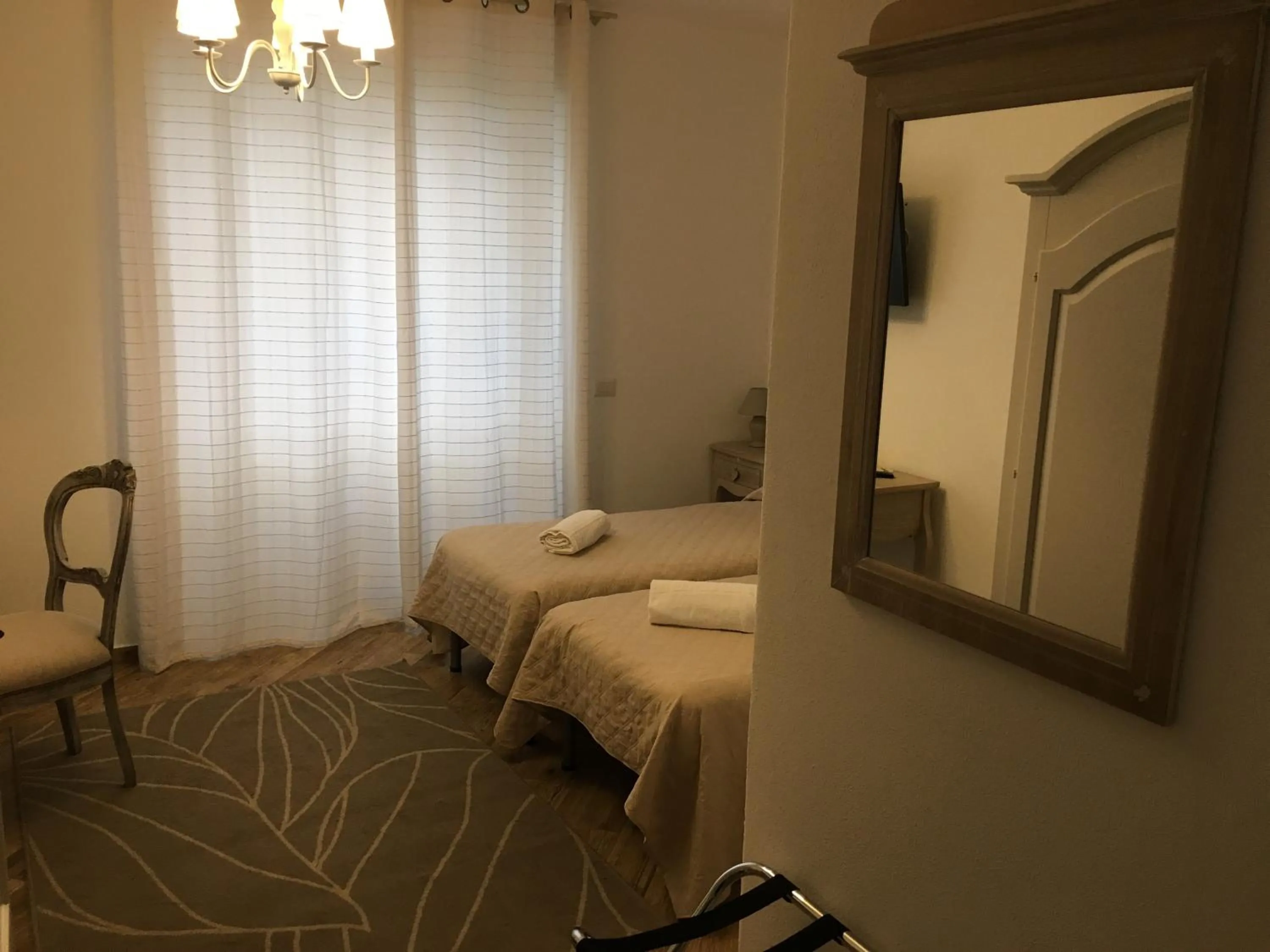 Bedroom, Bed in City Garden Guest House