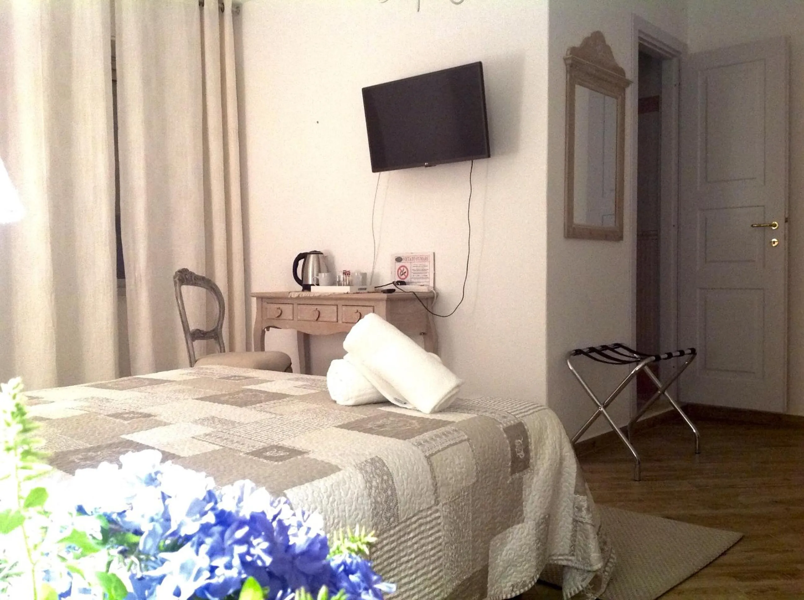 Photo of the whole room, Bed in City Garden Guest House