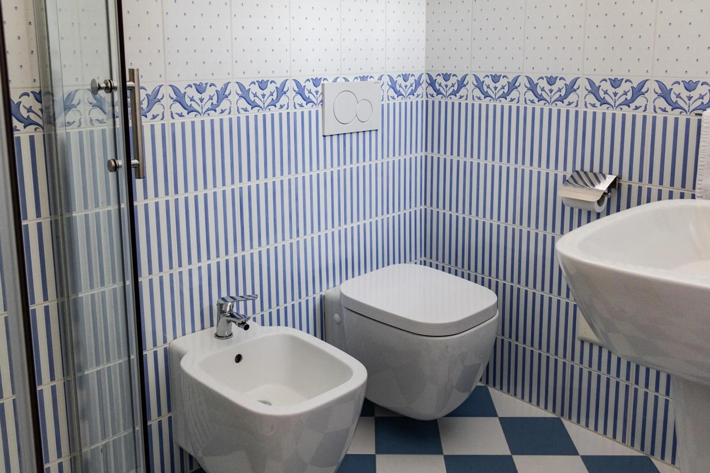 Toilet in City Garden Guest House