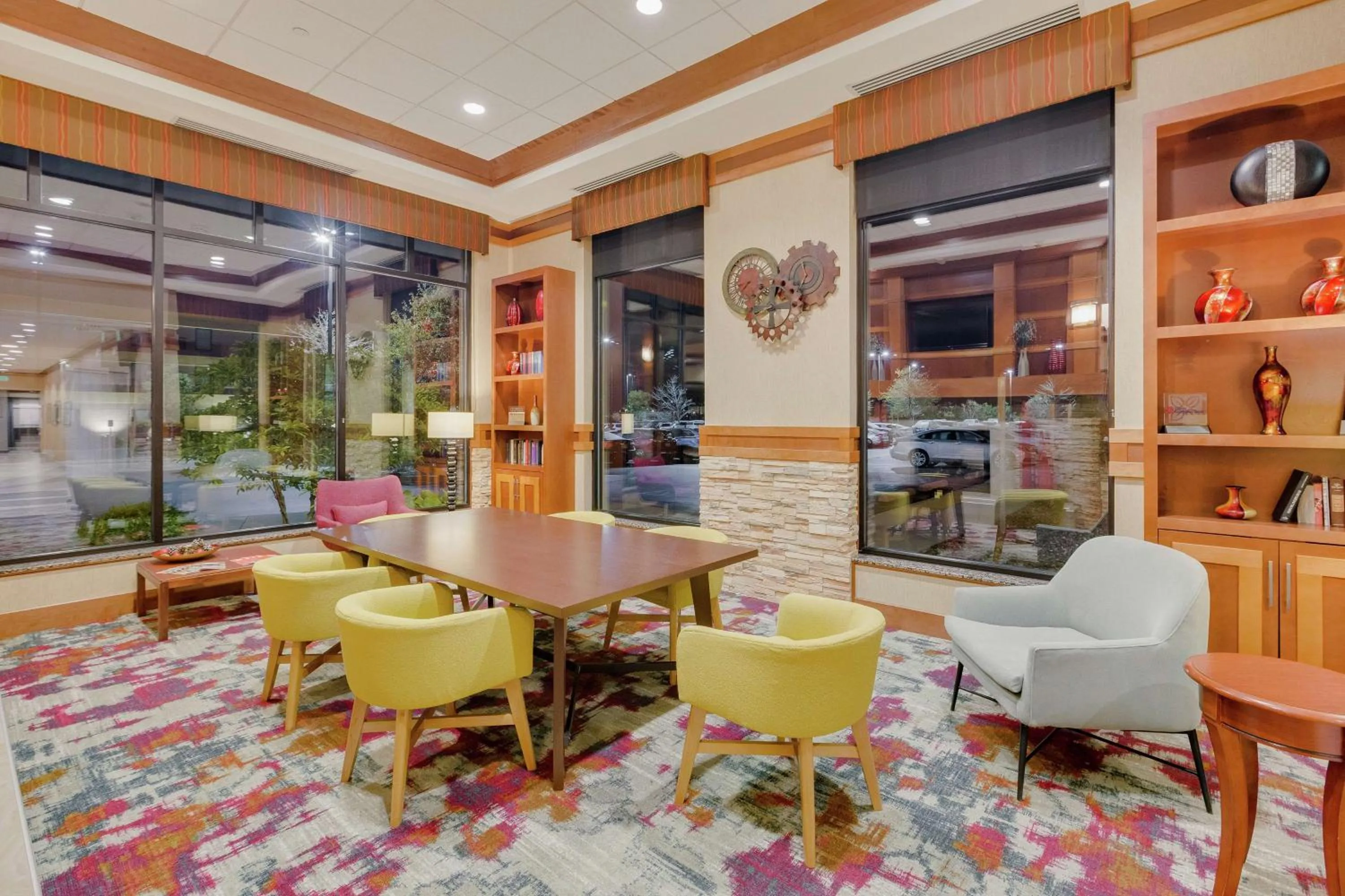 Lobby or reception in Hilton Garden Inn Milwaukee Airport