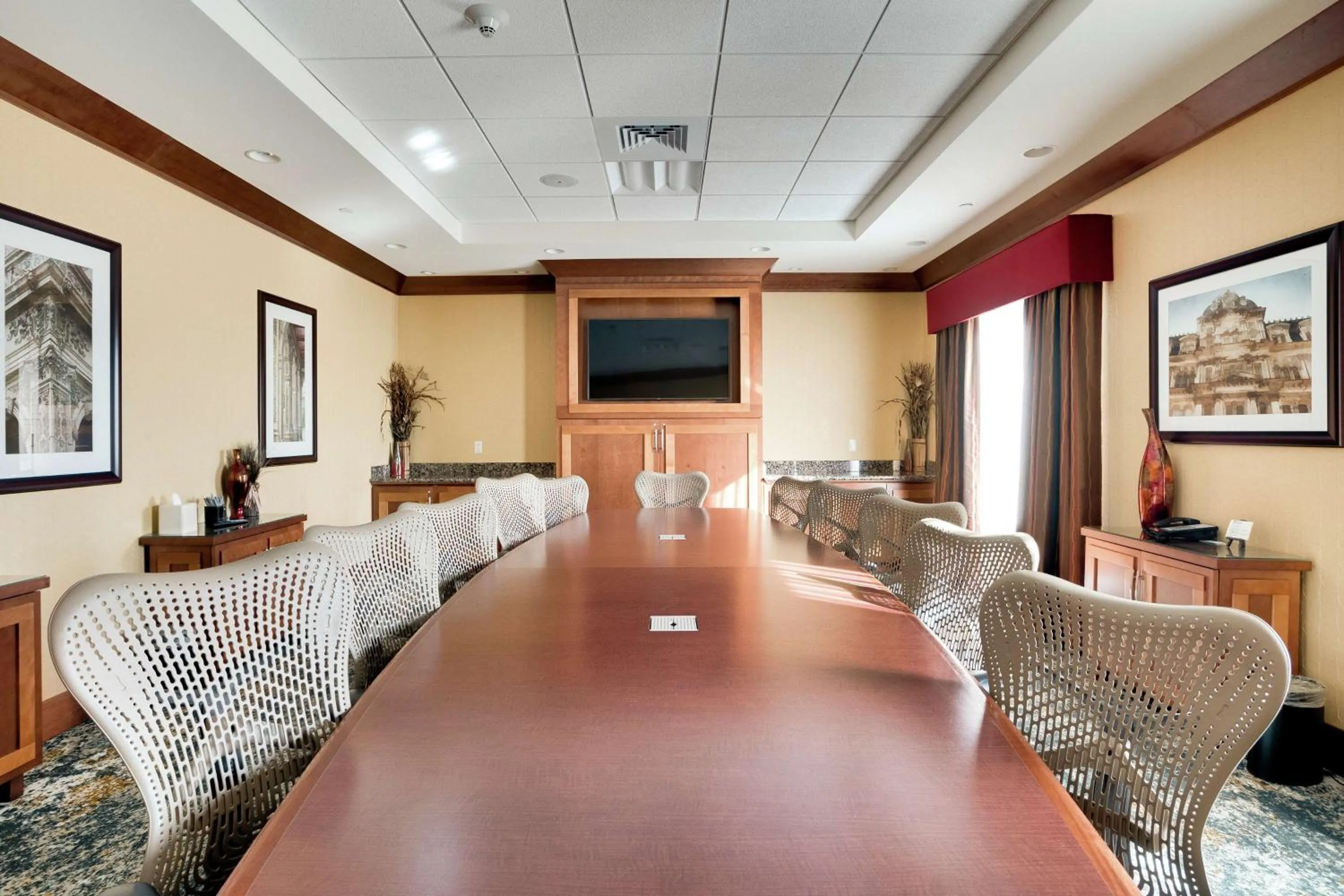 Meeting/conference room in Hilton Garden Inn Milwaukee Airport
