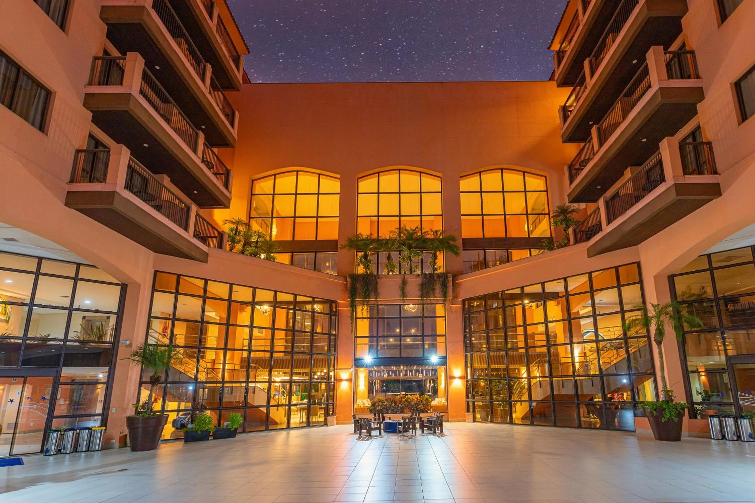 Inner courtyard view in Hotel Jurerê Beach Village - OFICIAL