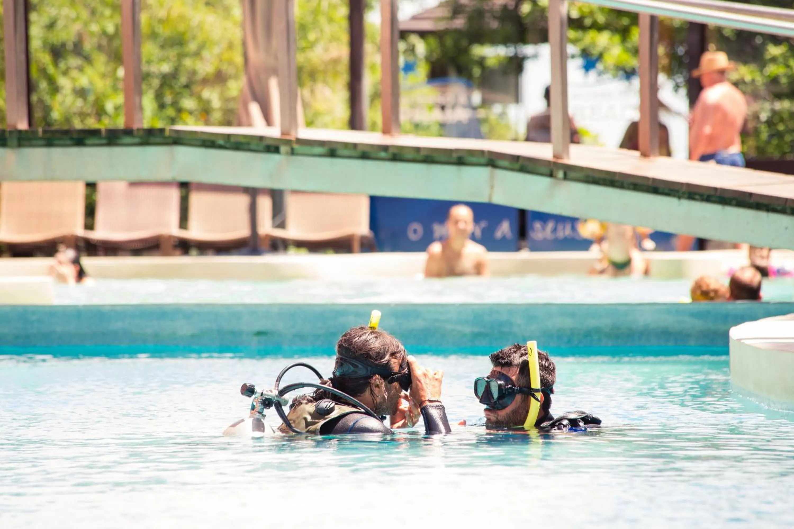 People in Hotel Jurerê Beach Village - OFICIAL