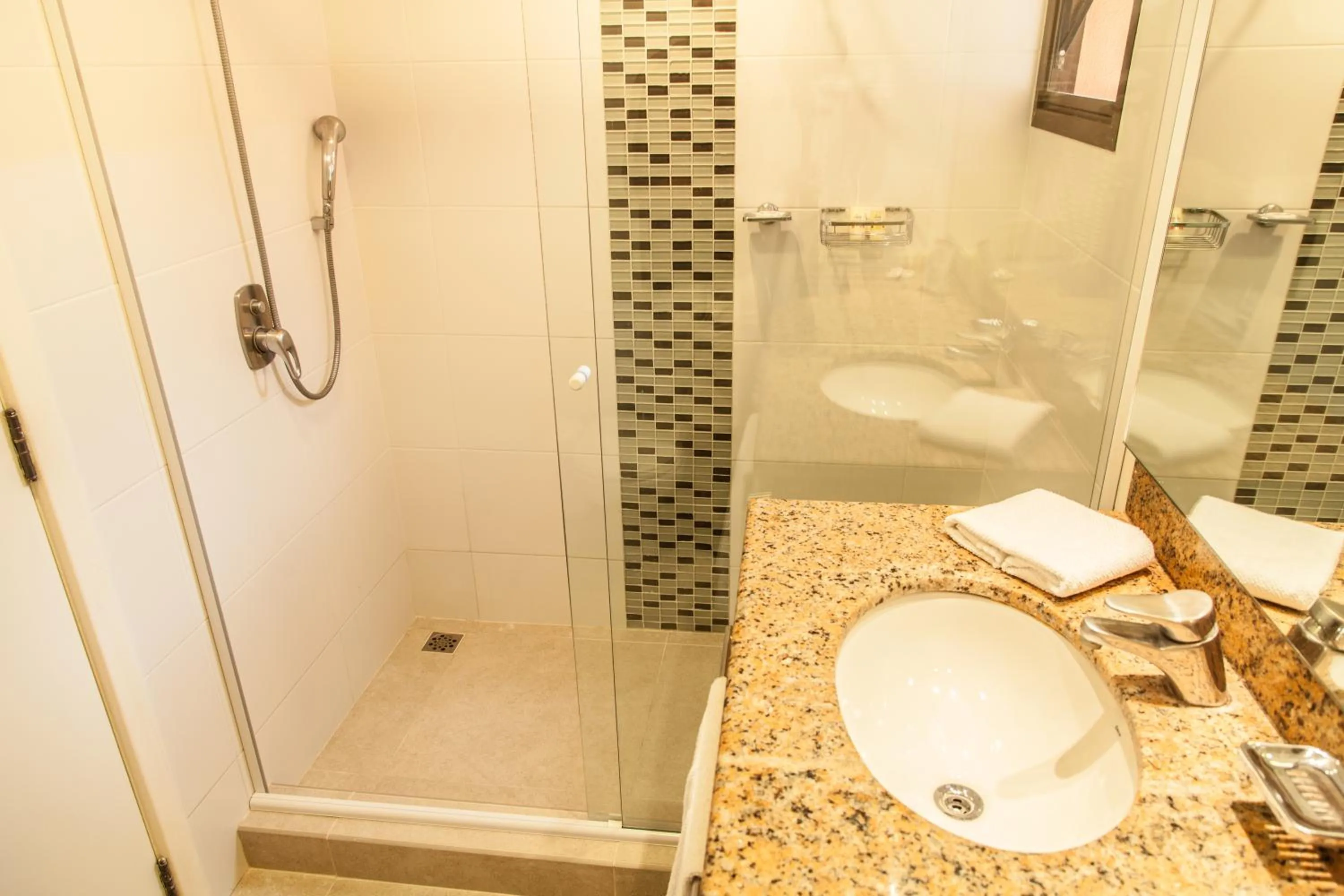 Shower in Hotel Jurerê Beach Village - OFICIAL