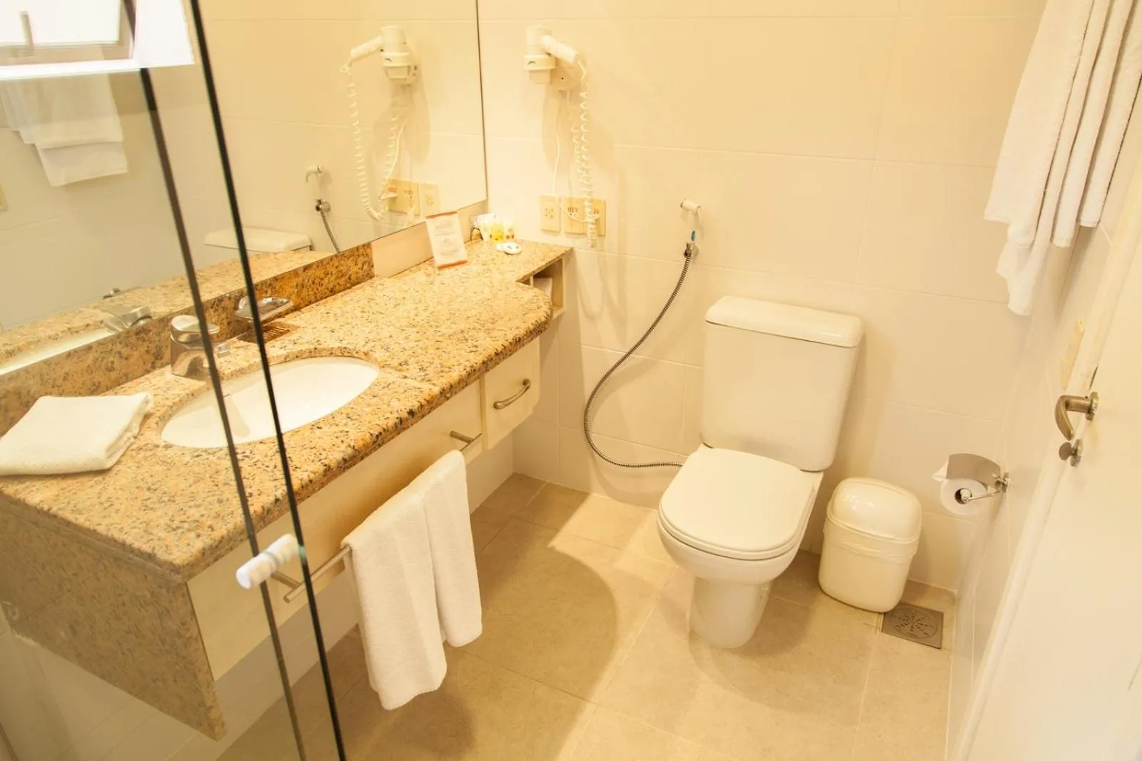 Bathroom in Hotel Jurerê Beach Village - OFICIAL