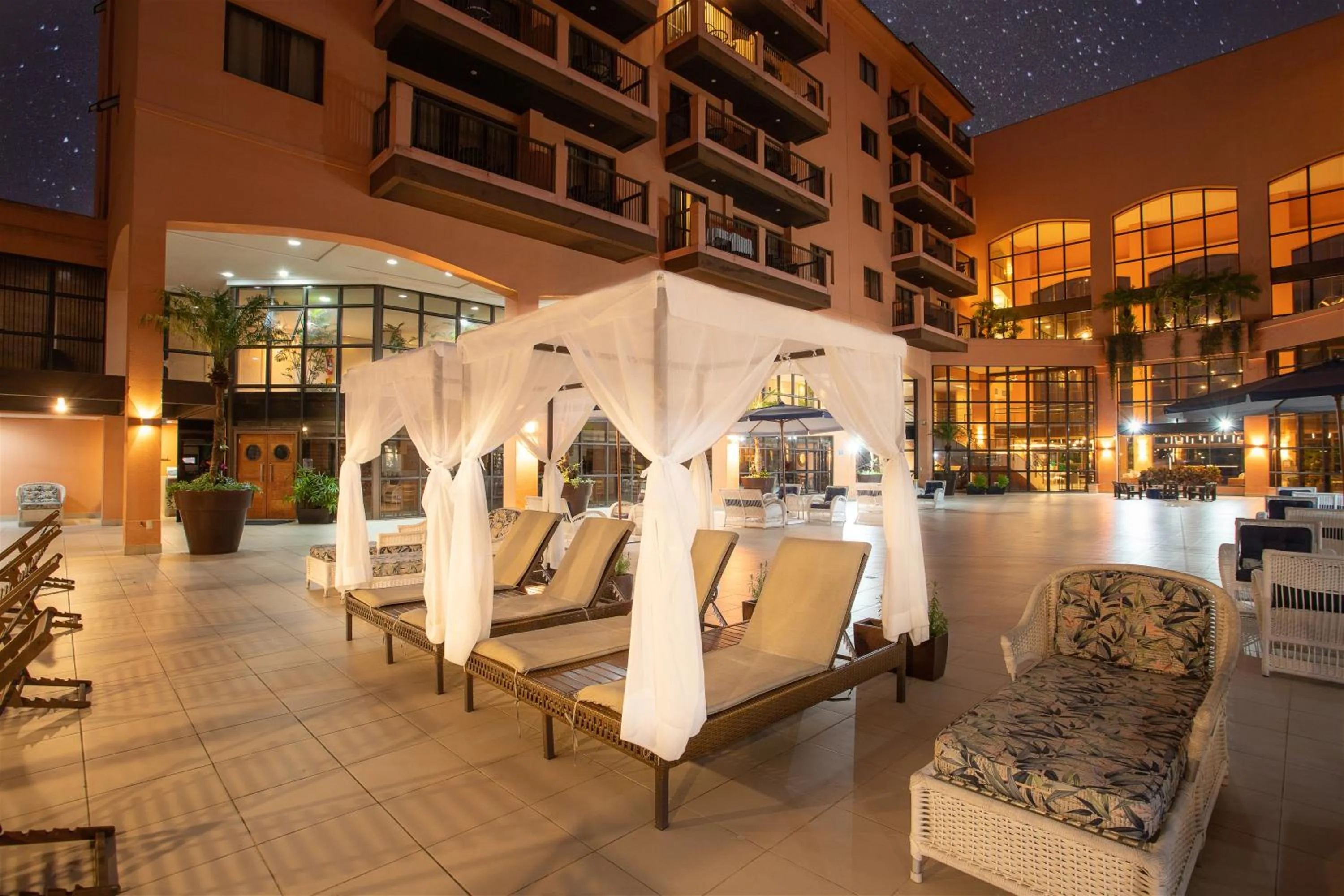 Inner courtyard view in Hotel Jurerê Beach Village - OFICIAL