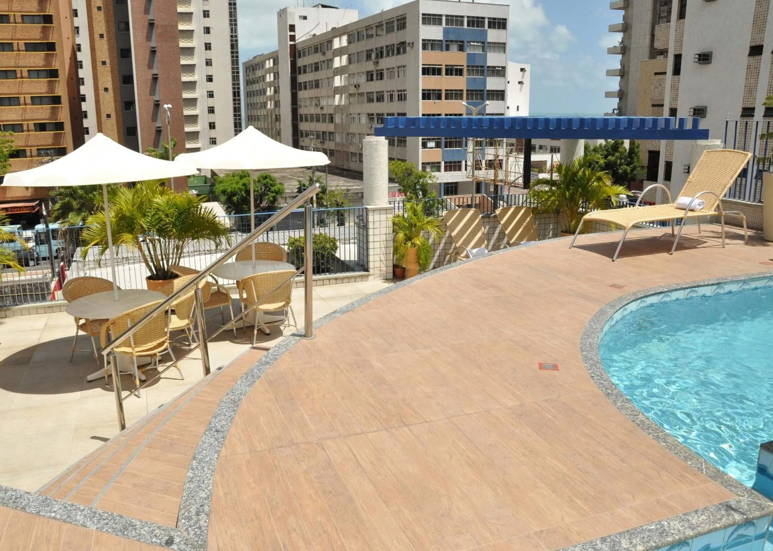 Swimming pool in Vila Azul Praia Hotel