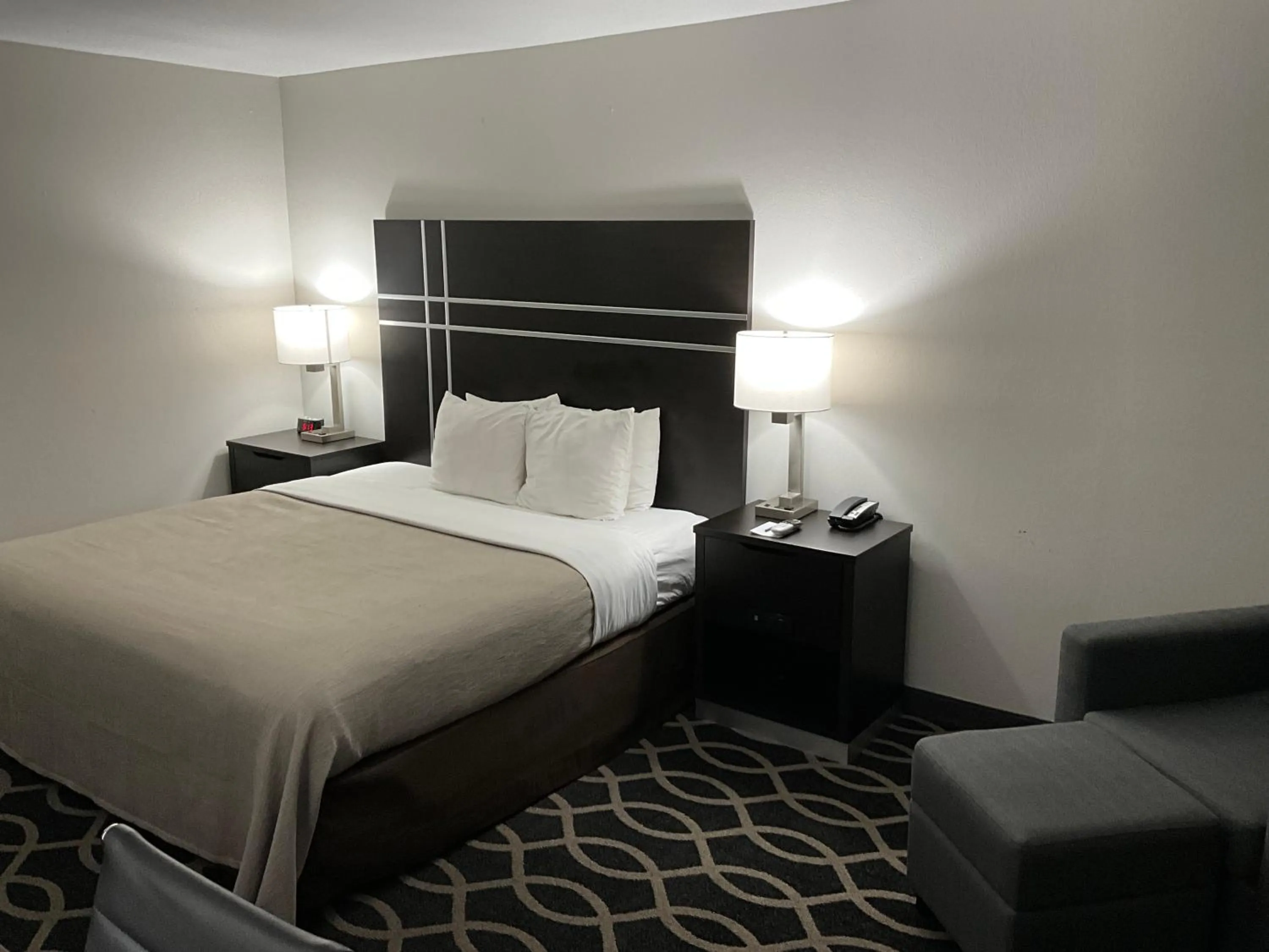 Bed in Quality Inn Jacksonville near Little Rock Air Force Base