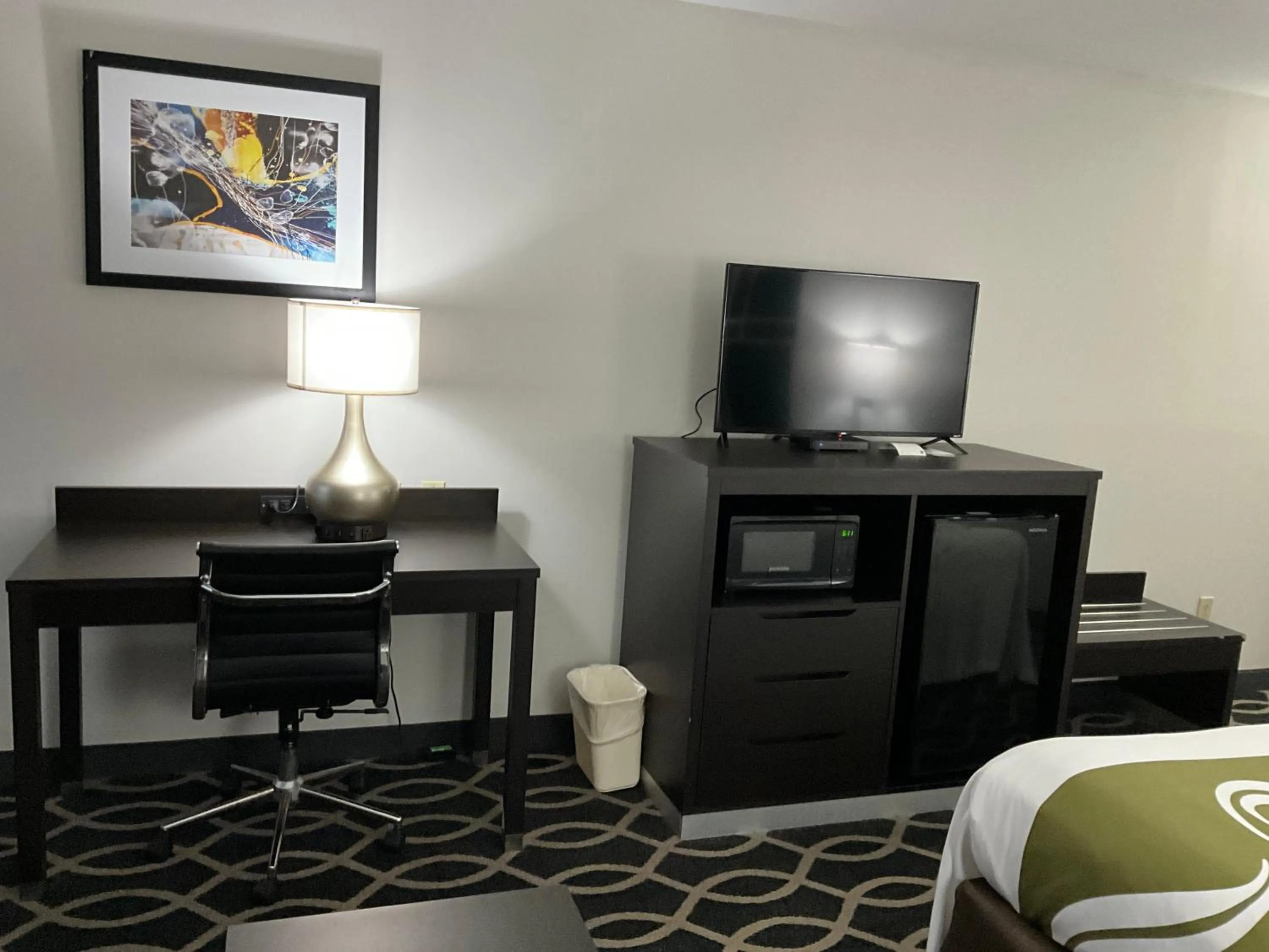 TV and multimedia, Bed in Quality Inn Jacksonville near Little Rock Air Force Base